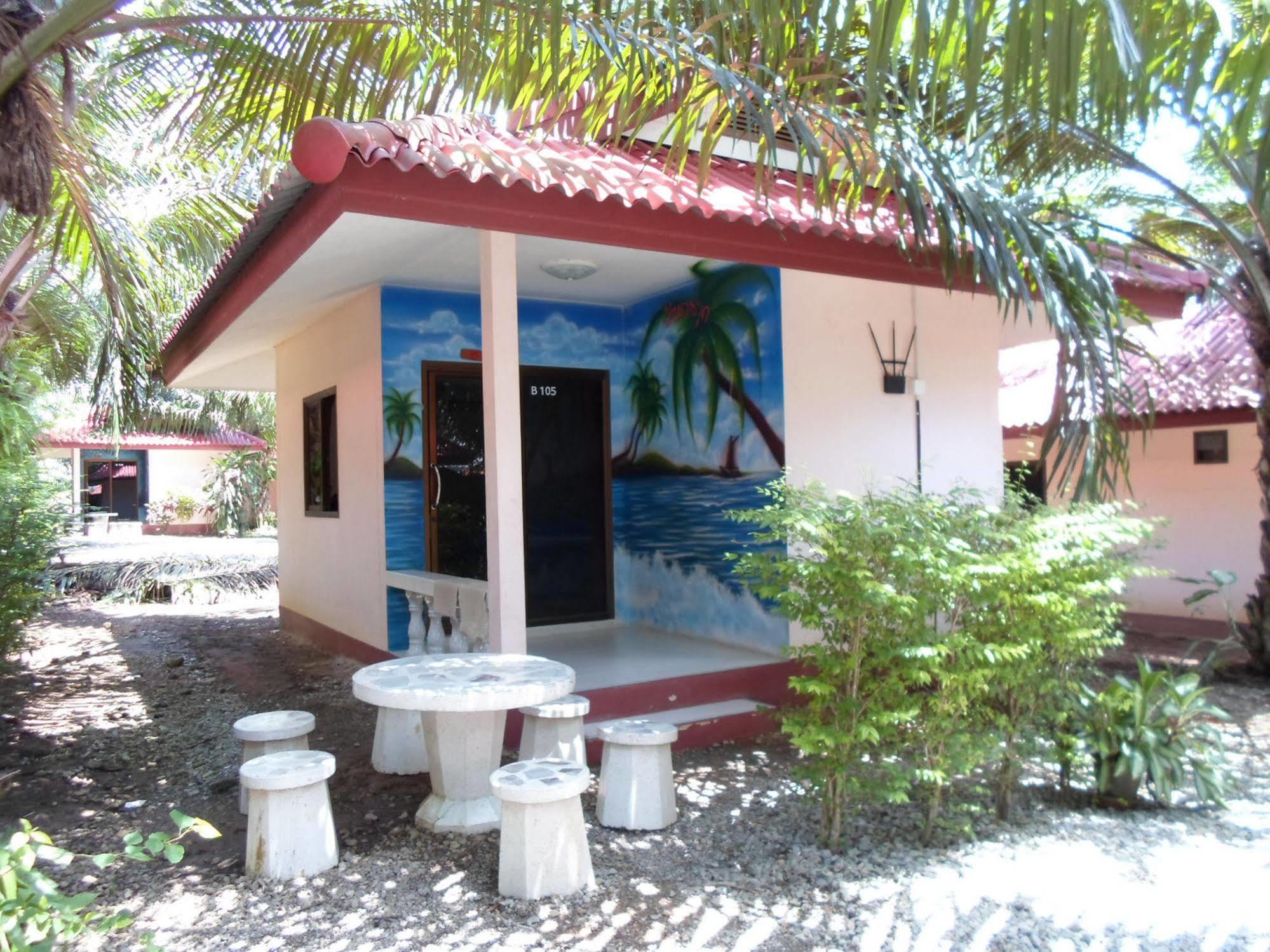 Bantatuk & Restaurant Lodge Ban Tha Khun
