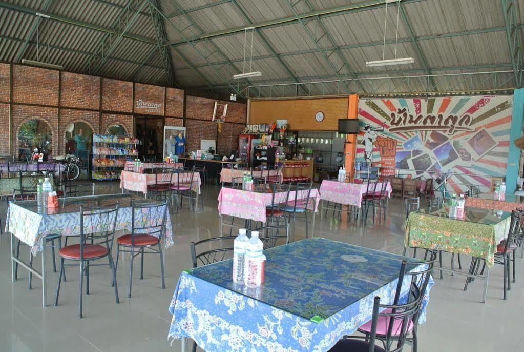 Bantatuk & Restaurant Ban Tha Khun