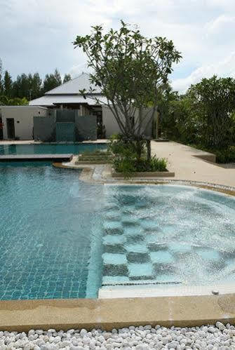 Tachawan & Restaurant Resort Chalong