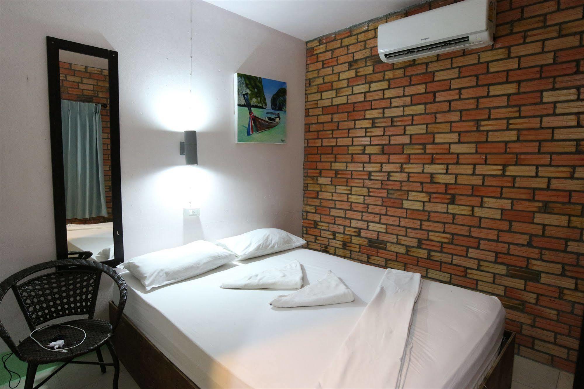 Jdai Dorm Hotel 2*