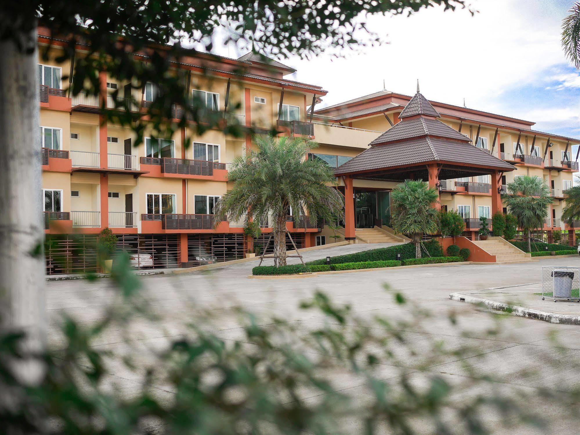 Phufa Waree Chiangrai - Sha Extra Hotel 4*