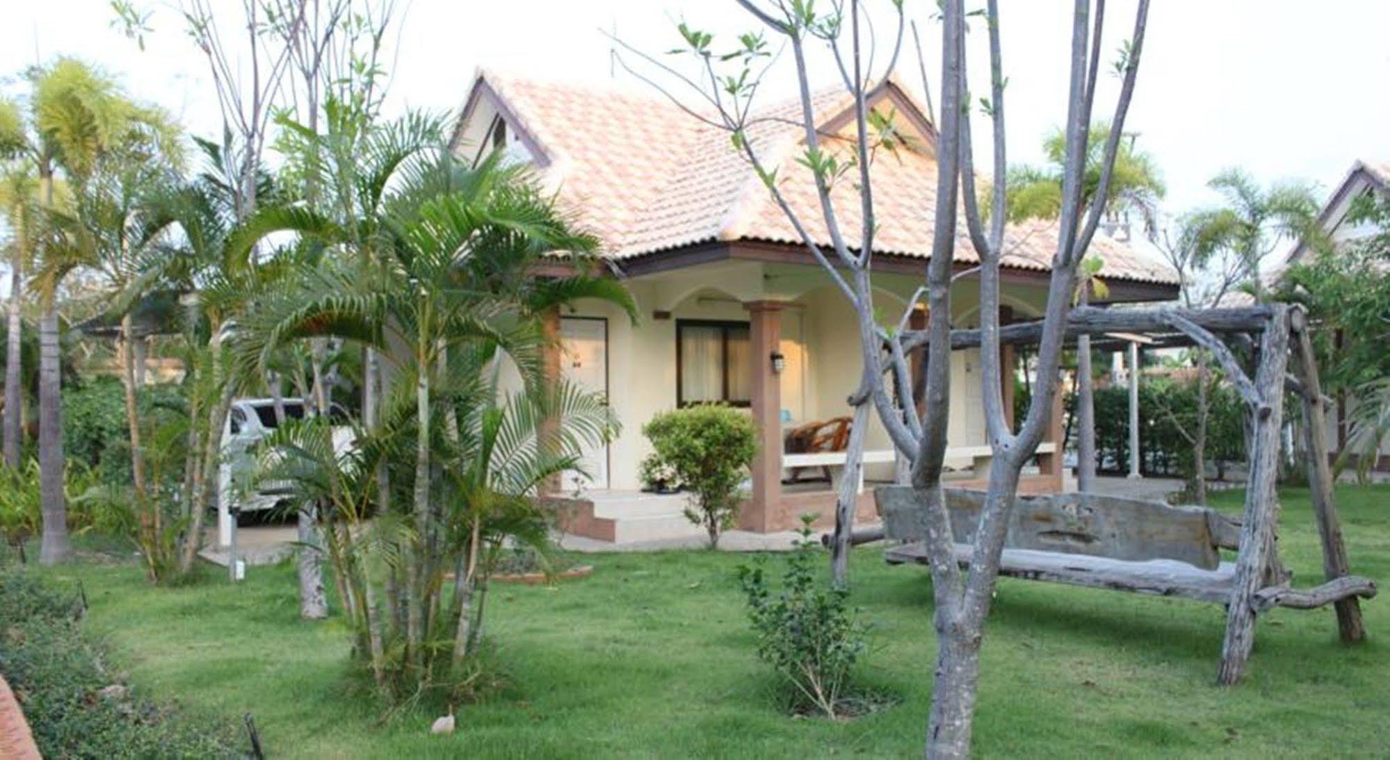 Garden Hotel 3*