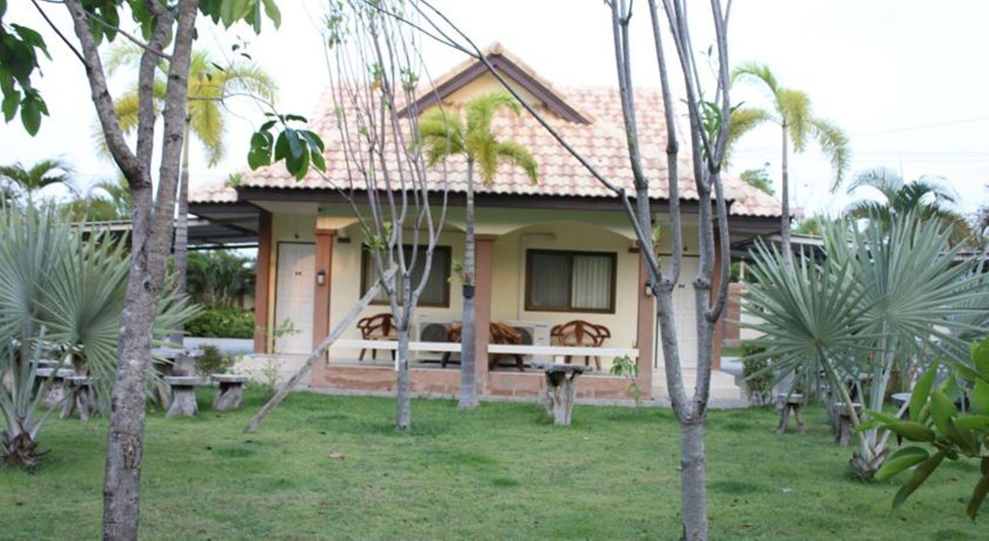 Hotel Garden Saraburi