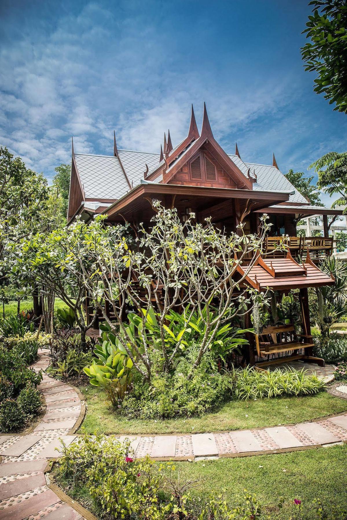 Sunlove And Spa - Royal View Nakhon Pathom