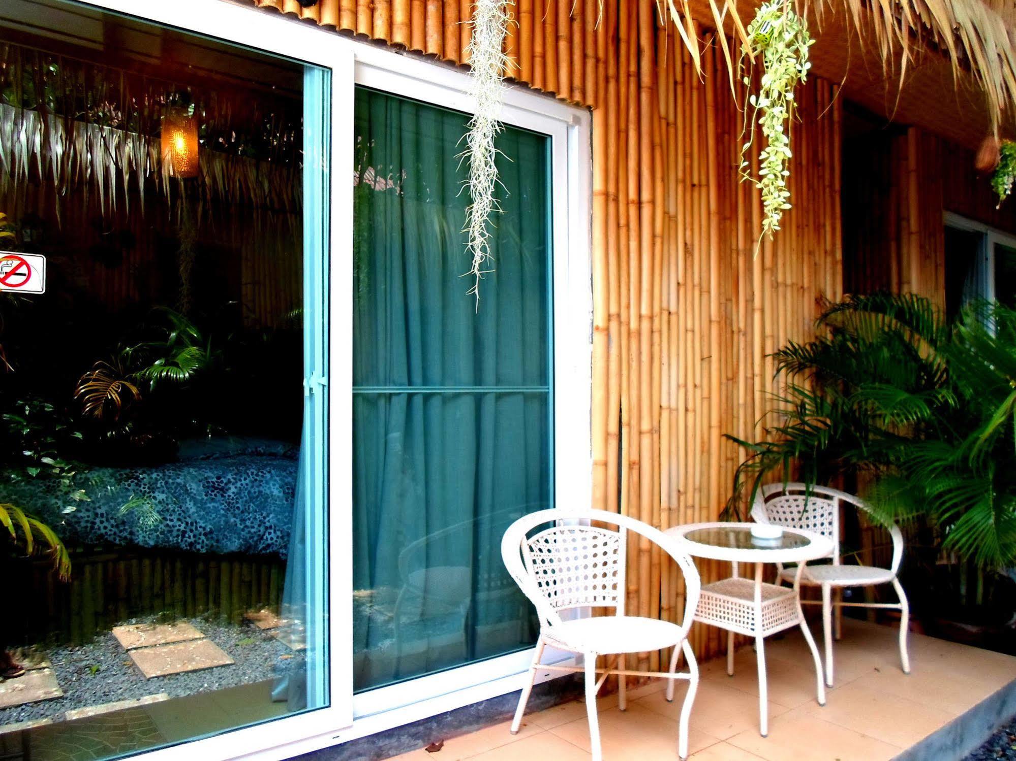 Tropical Footprints Hotel 2*