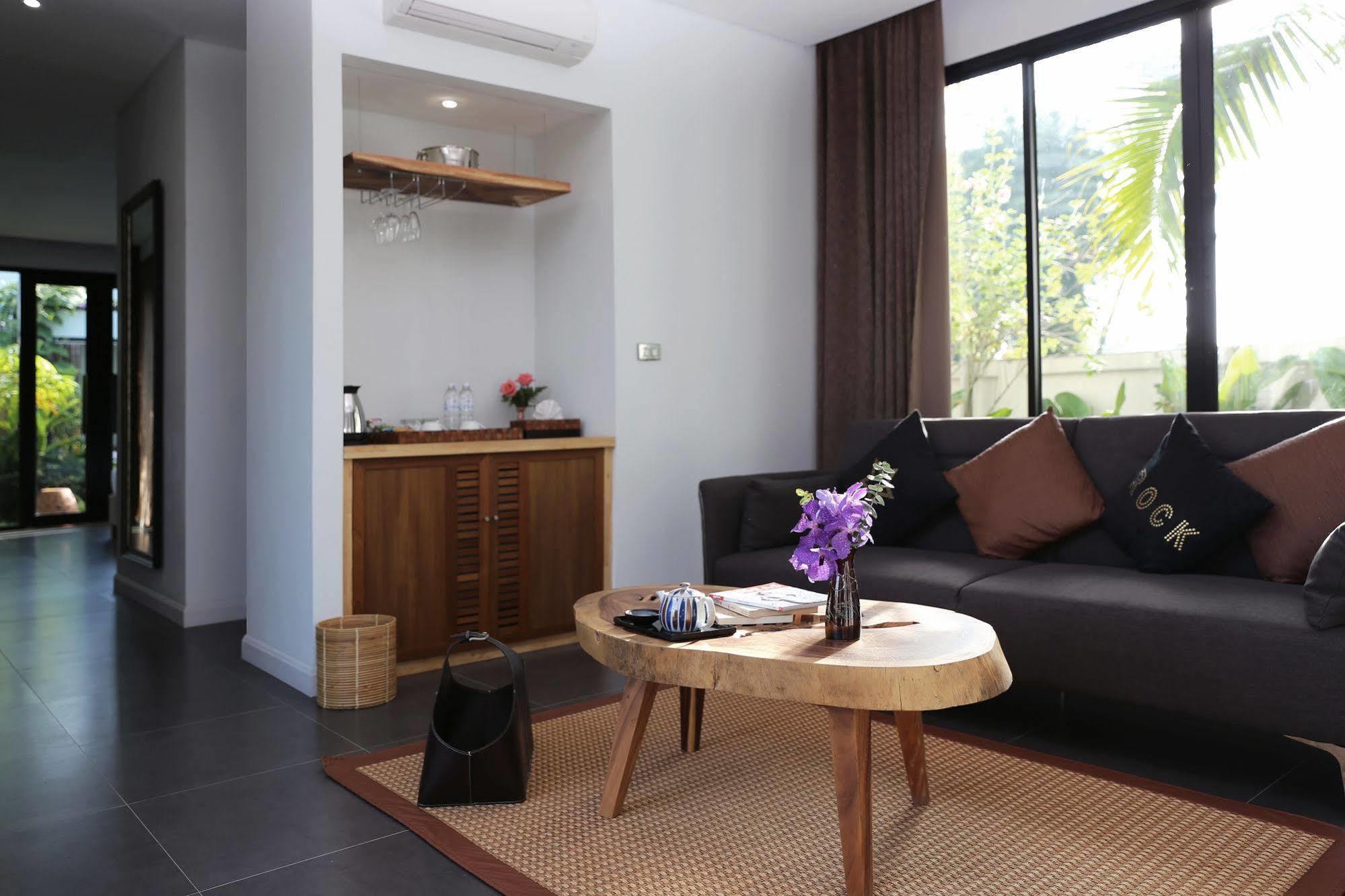 Resort Corner