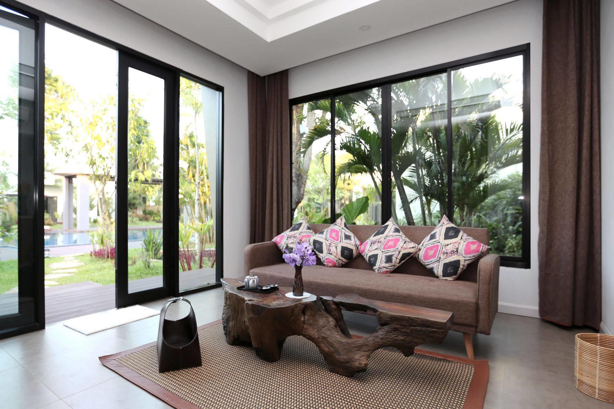 Resort Corner