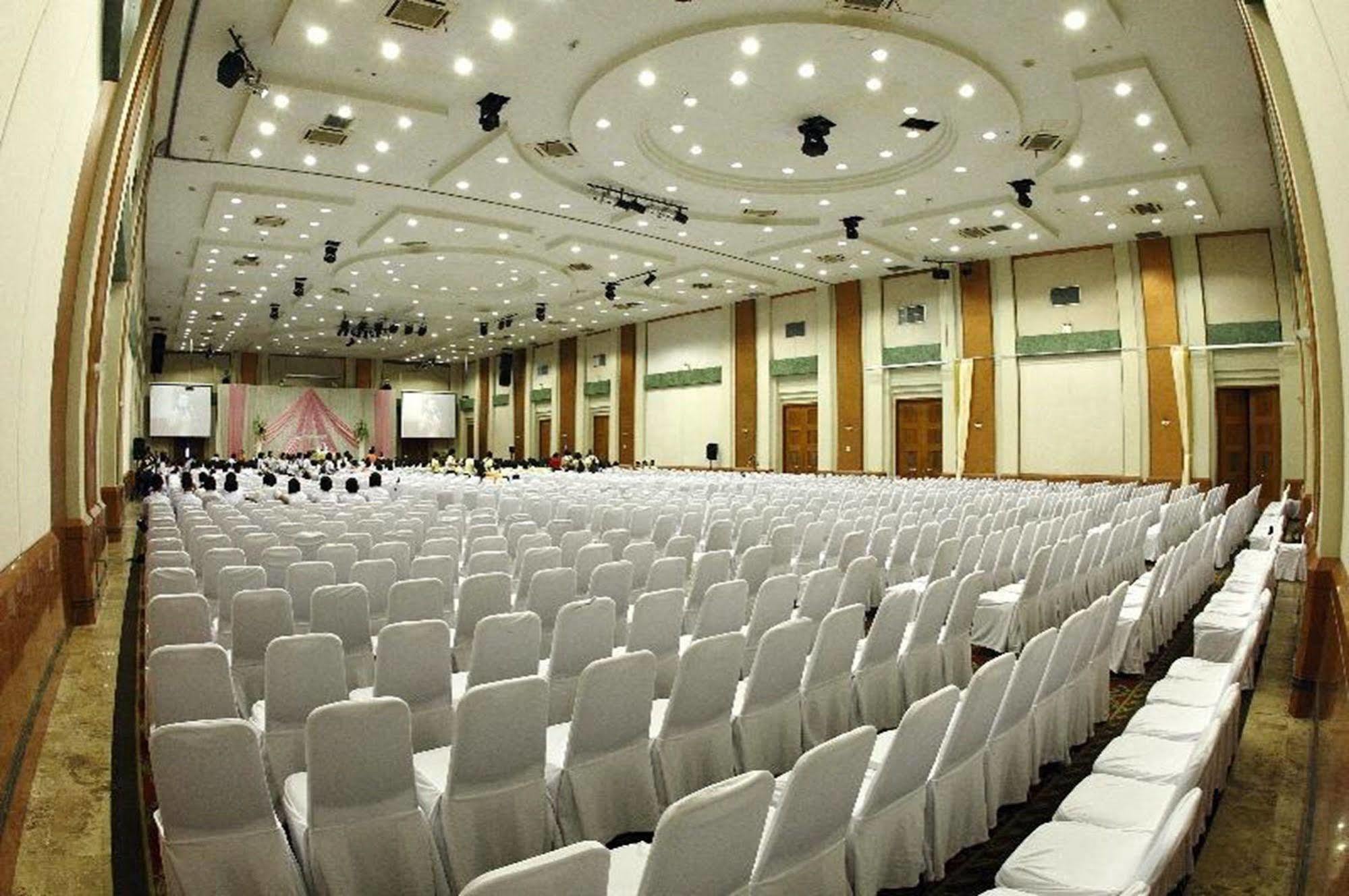Hotel Lee Gardens Plaza - Sha 3*
