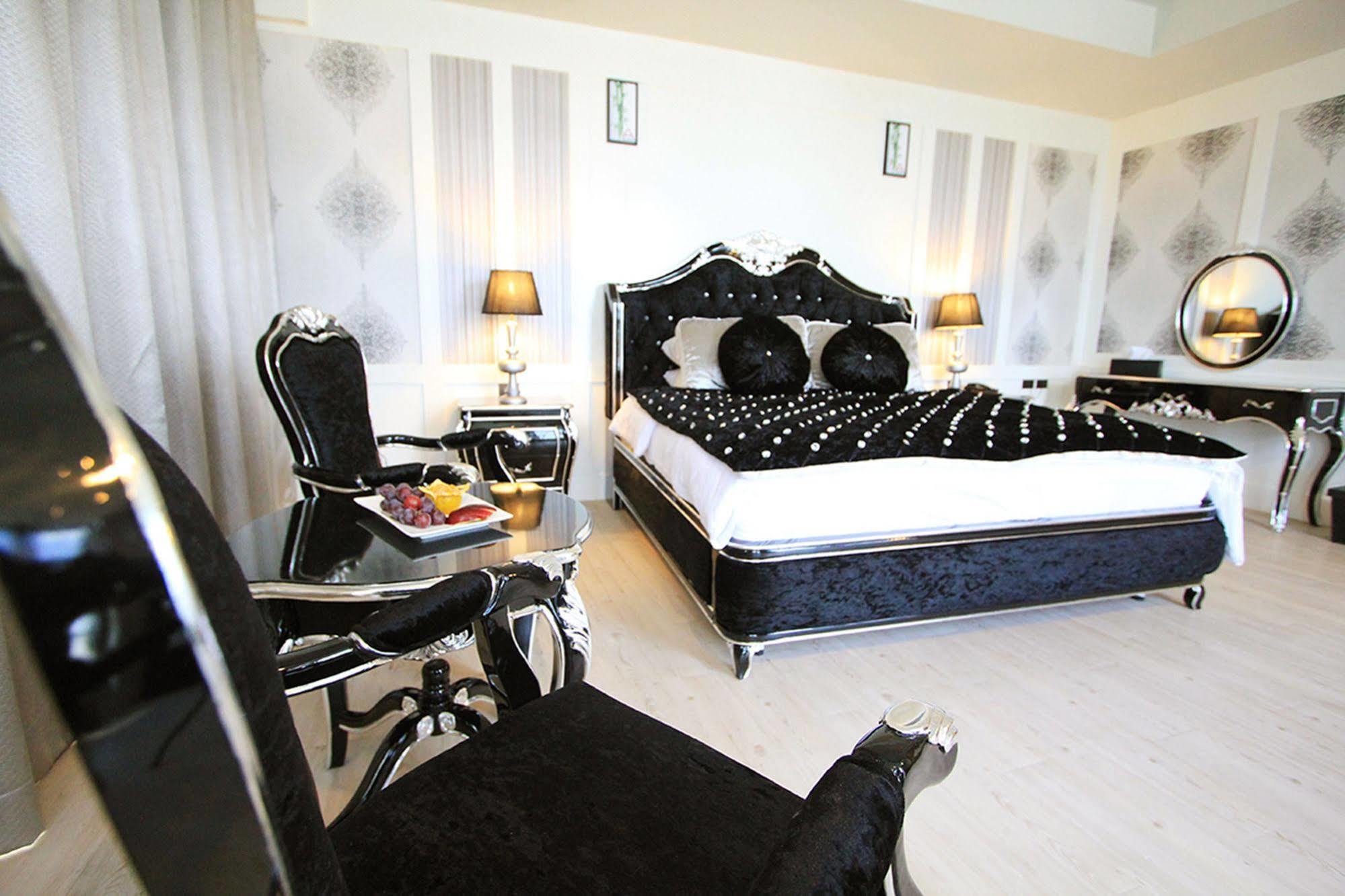Hotel Alvarez Buriram