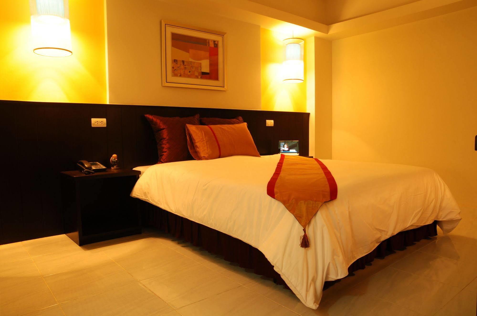 Hotel The One Surat 3*