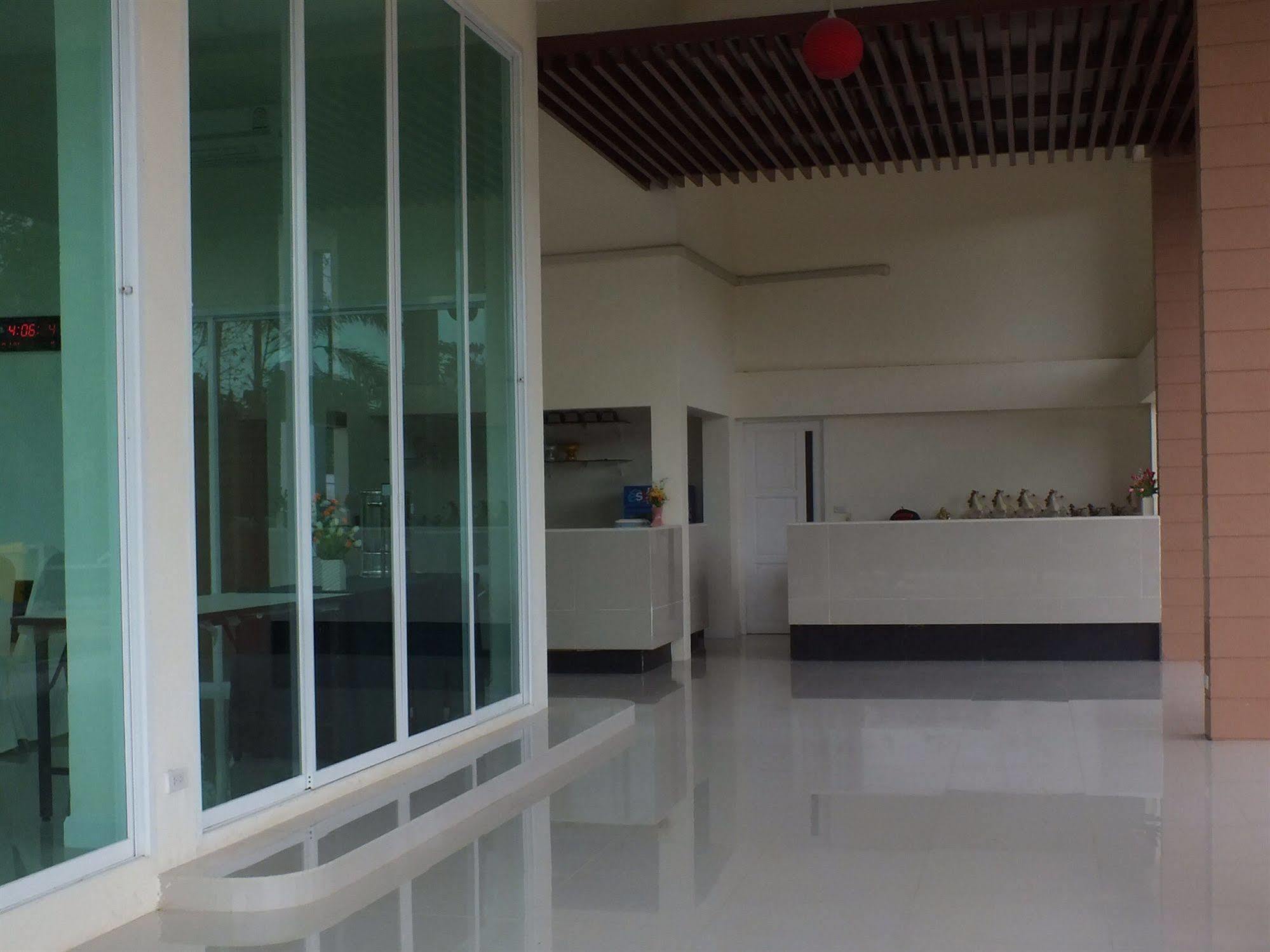 Worawee & Hotel Kaeng Krachan