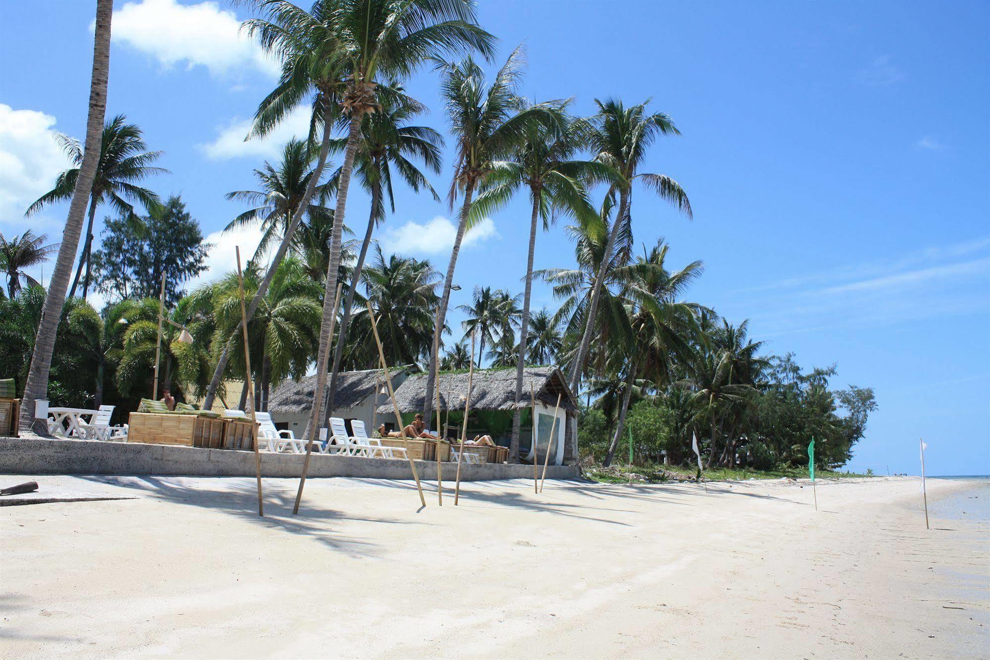 Lime N Soda Beachfront 3*