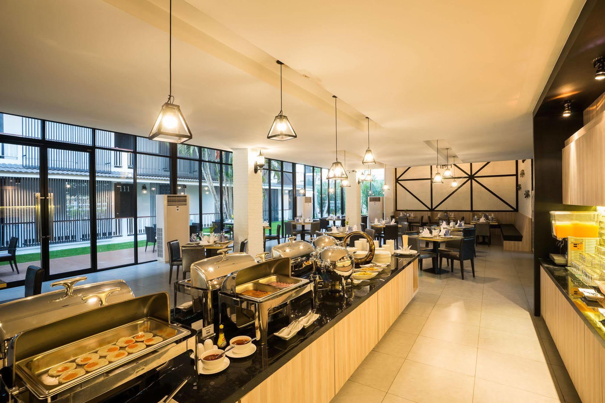 Hotel Ivory