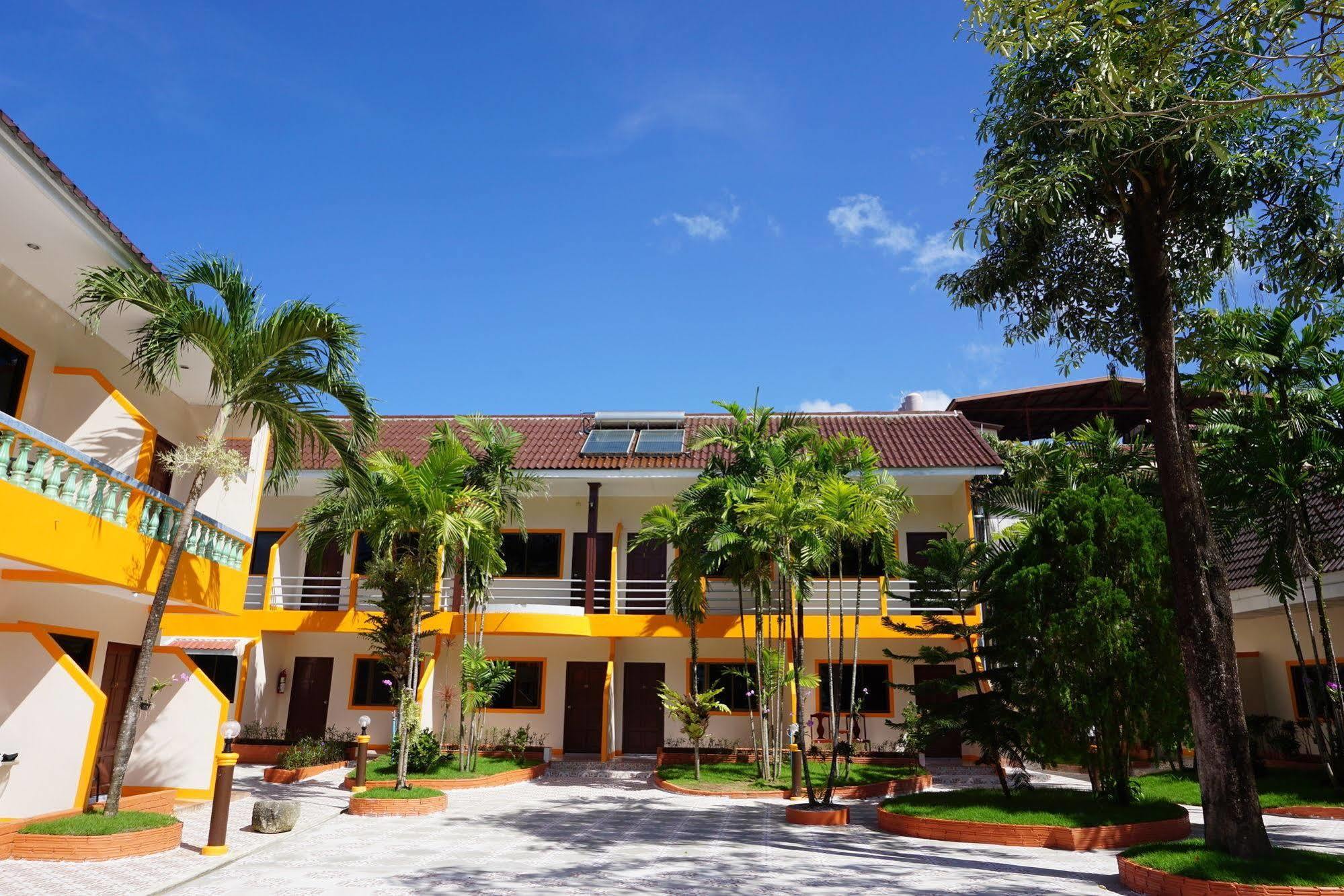 Club Coconut Resort