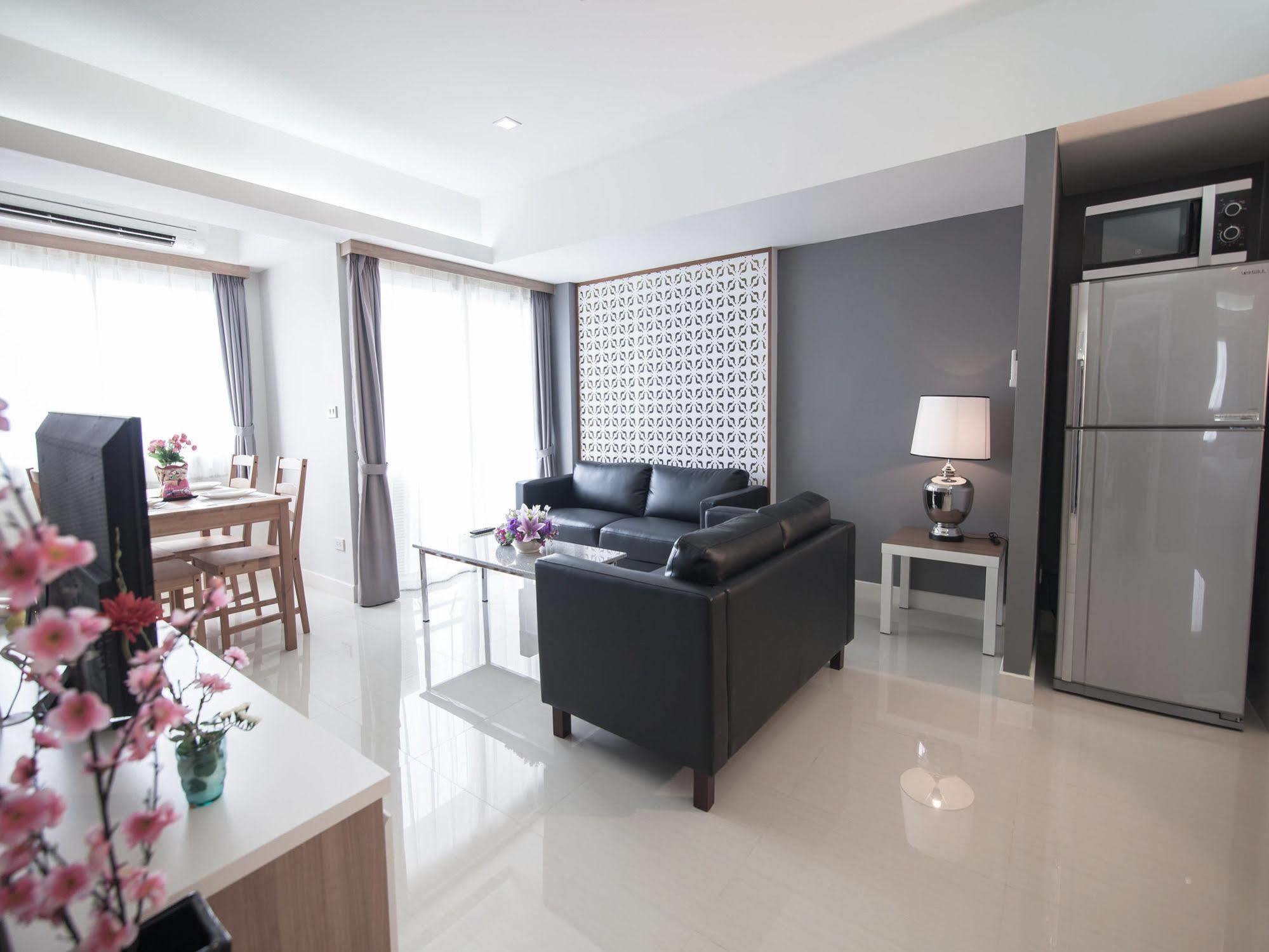 Racha Aparthotel 3*