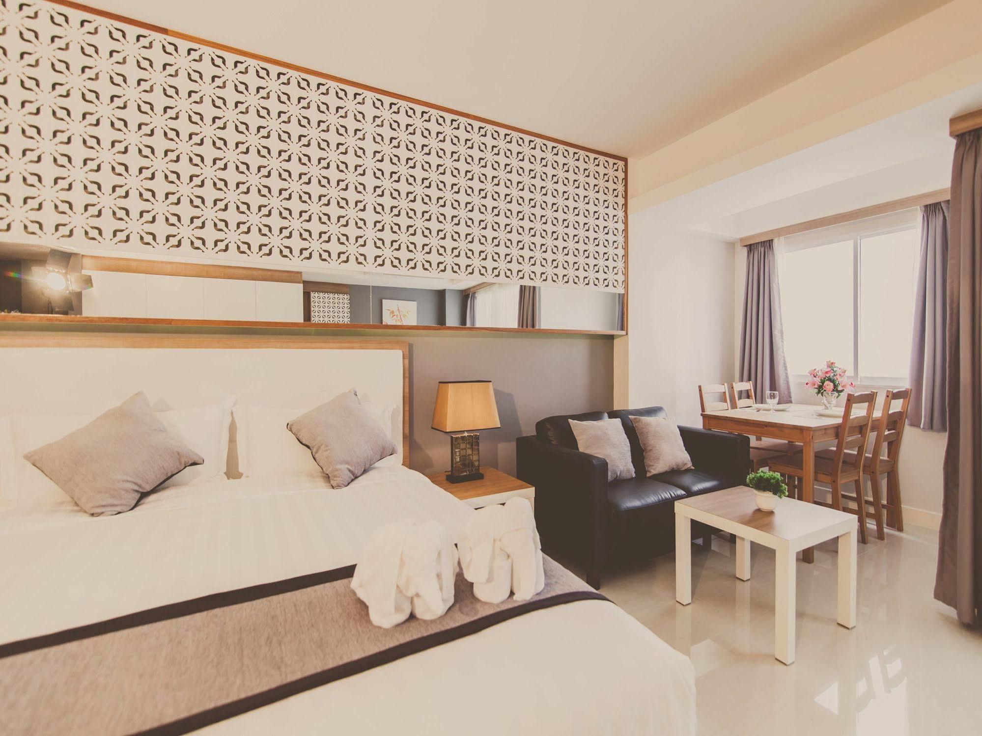 Racha Aparthotel 3*
