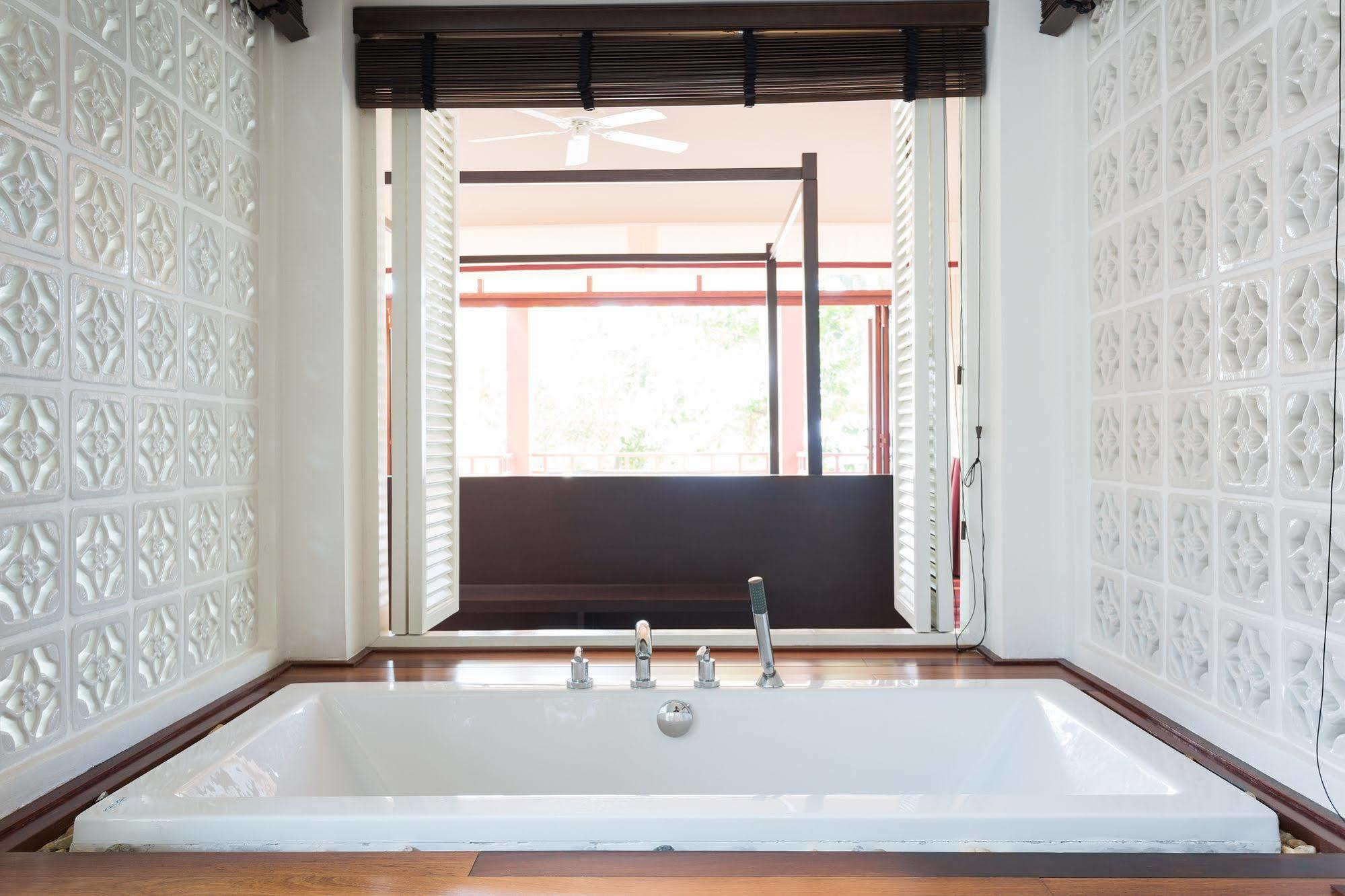 Amatapura Beachfront 15, Sha Certified Villa *