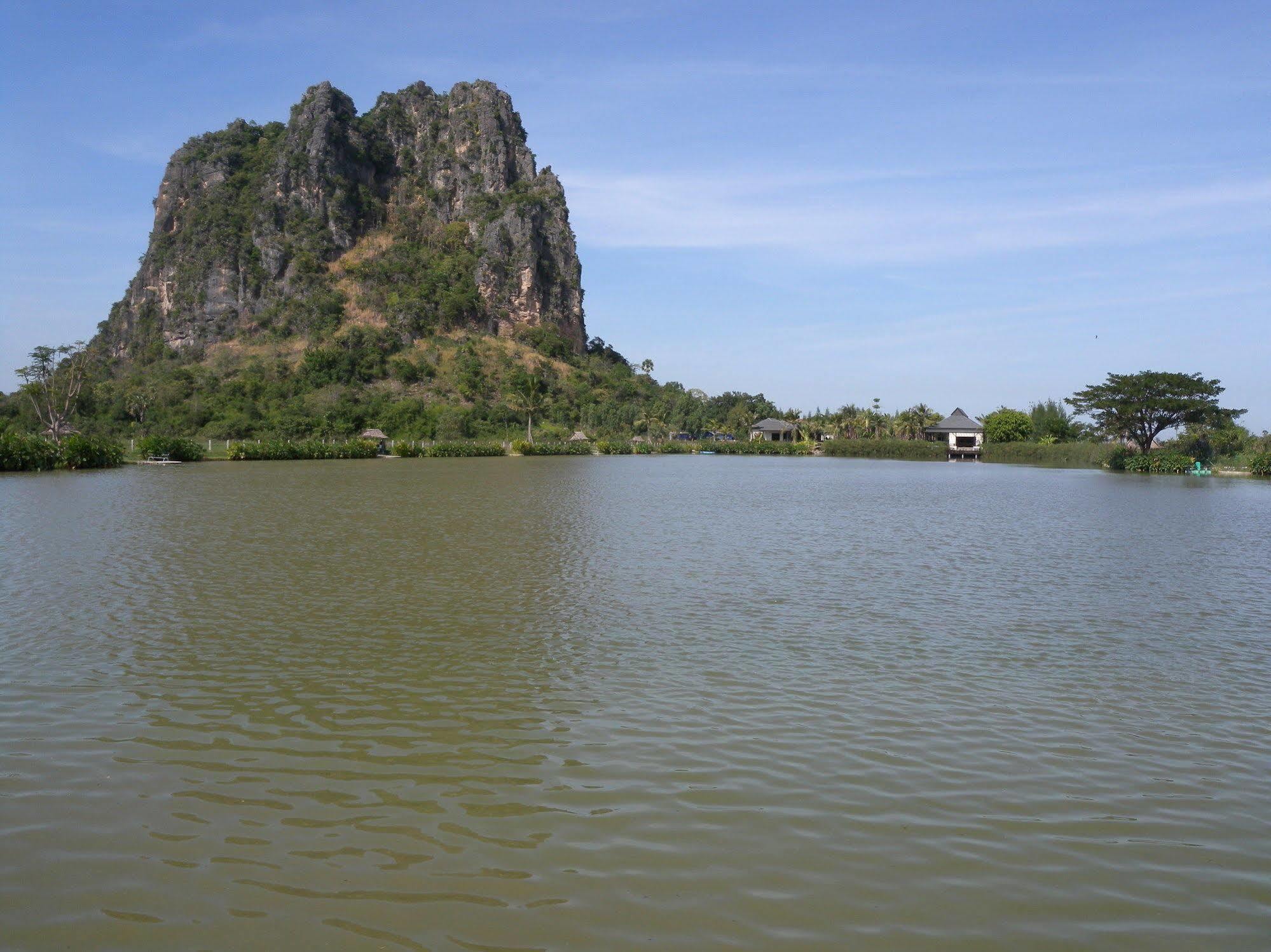Jurassic Mountain & Fishing Park