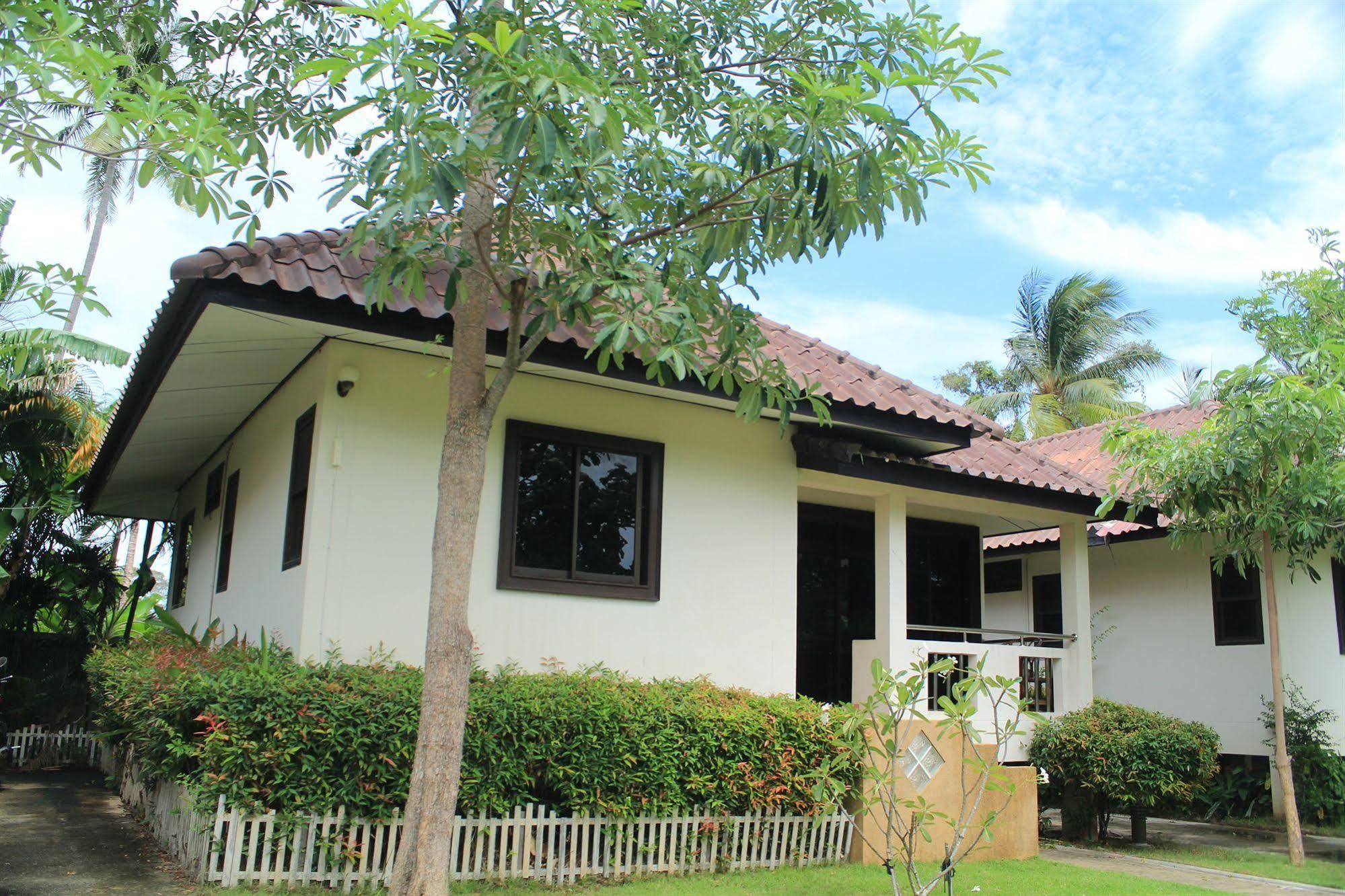 Baan Suan Resort *