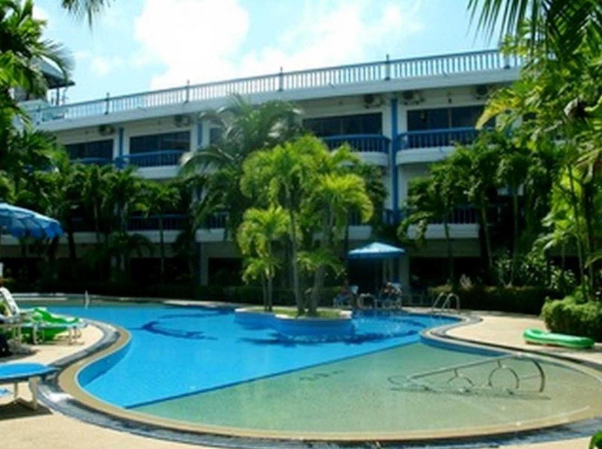 Apartment Club Near The By Plh Phuket