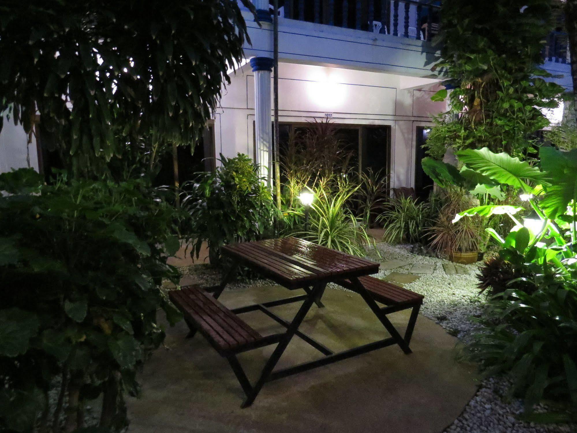 Club Near The By Plh Phuket Apartment *
