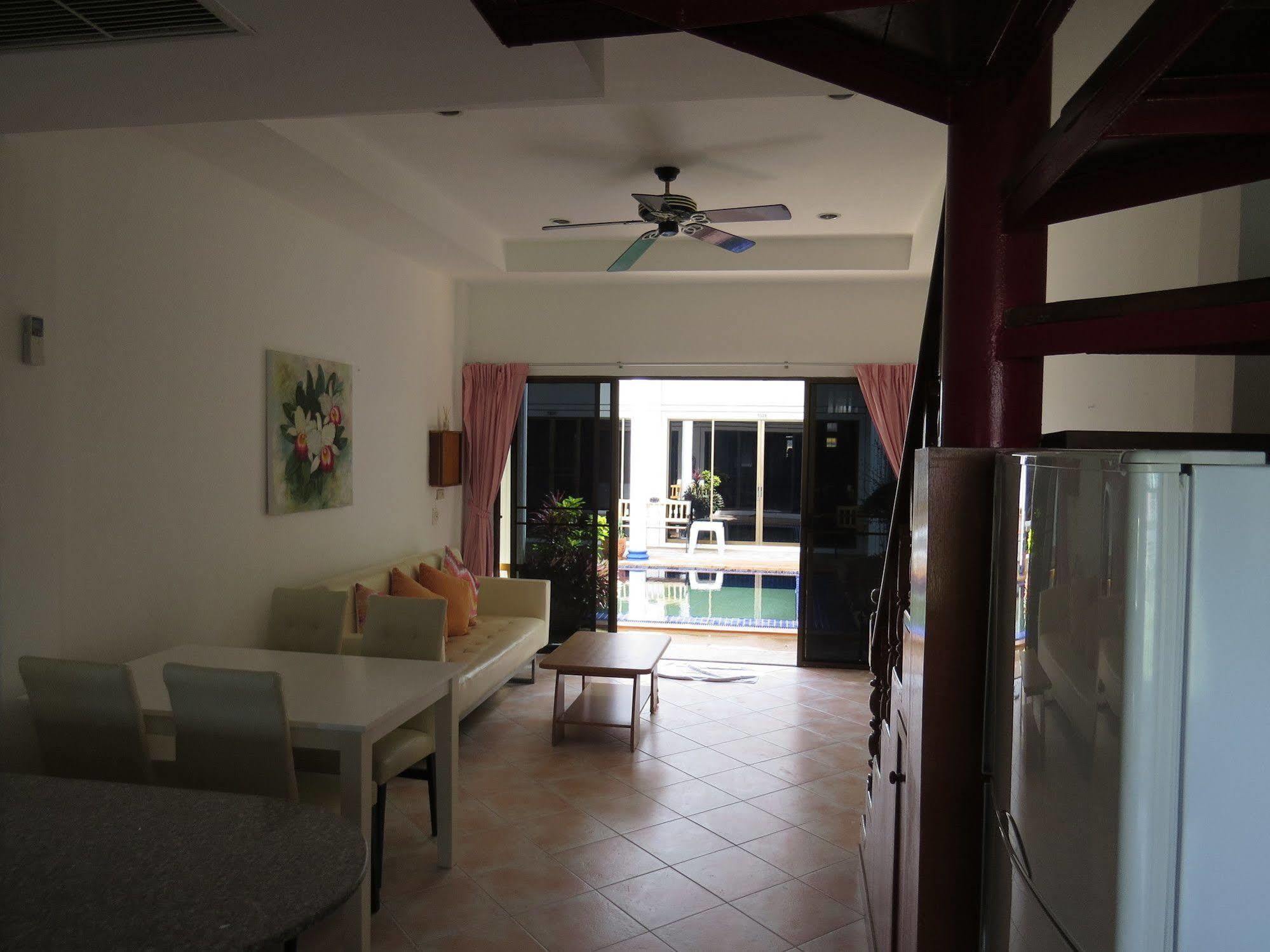 Club Near The By Plh Phuket *