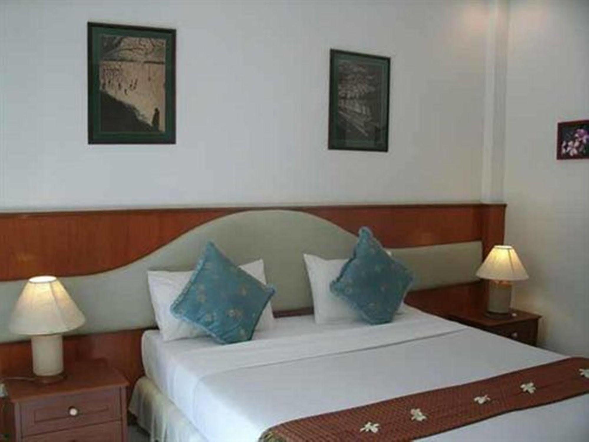 Club Near The By Plh Phuket