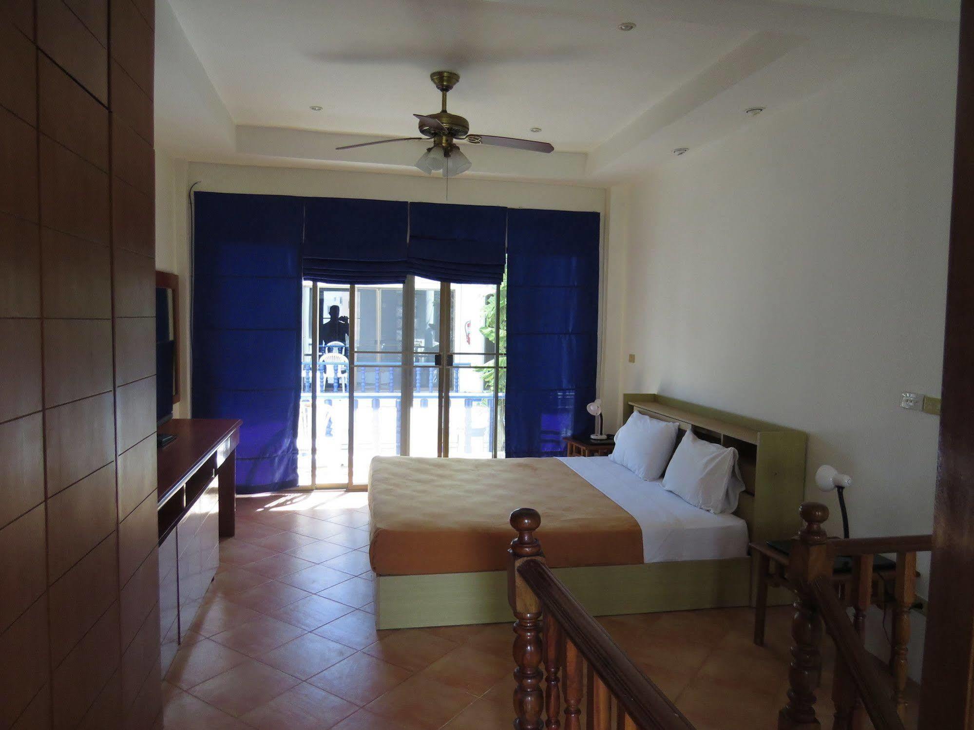 Club Near The By Plh Phuket Apartment *