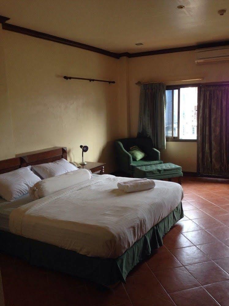Hotel The Irish Clock Udon Thani