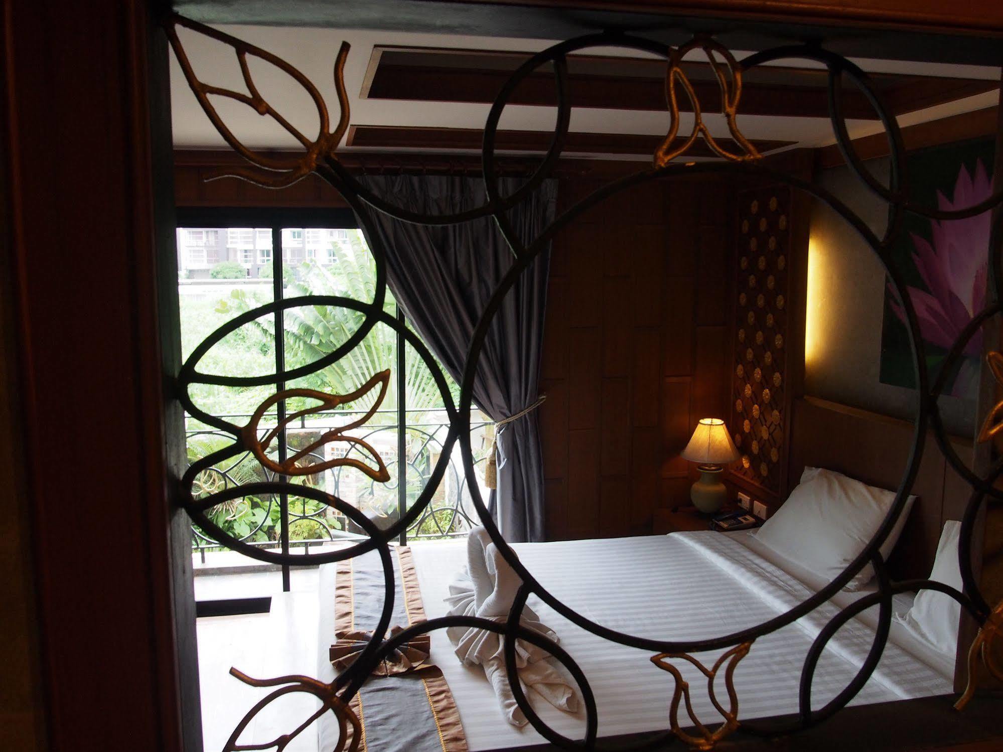 Renoir Boutique Hotel 3*