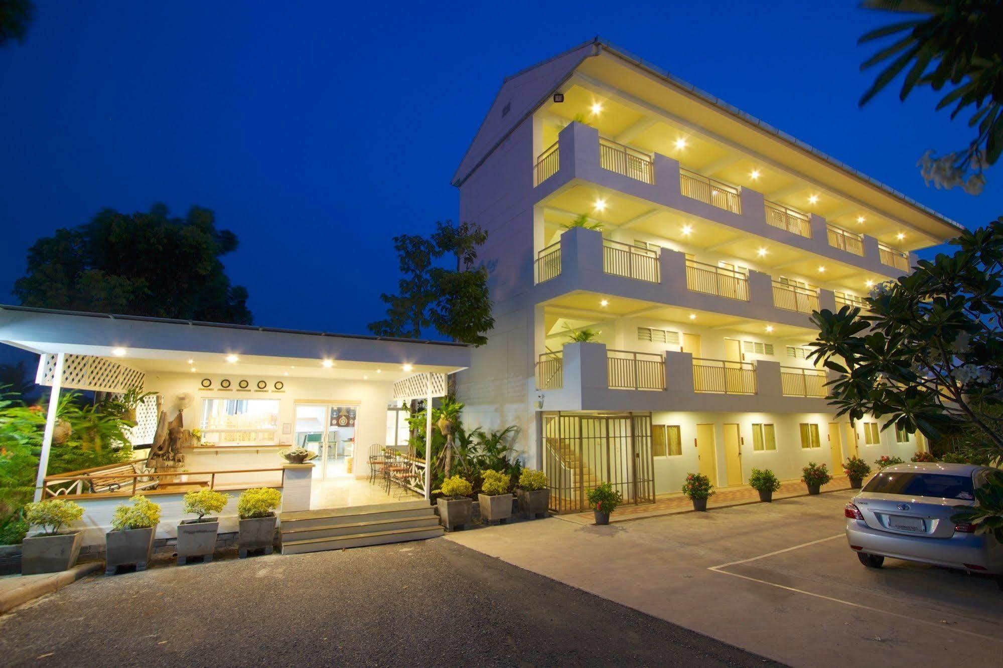 Aparthotel Charn Bang Saen