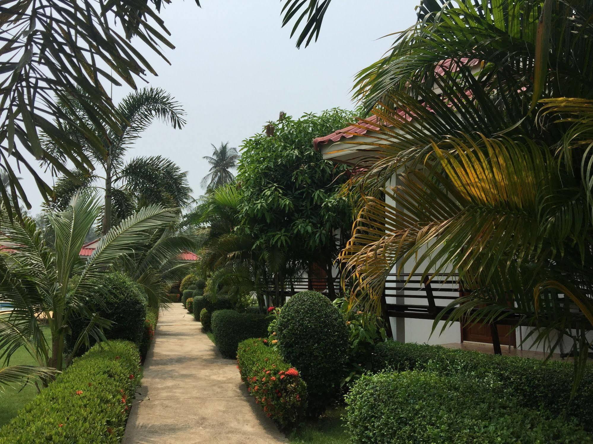 Hana Lanta Resort