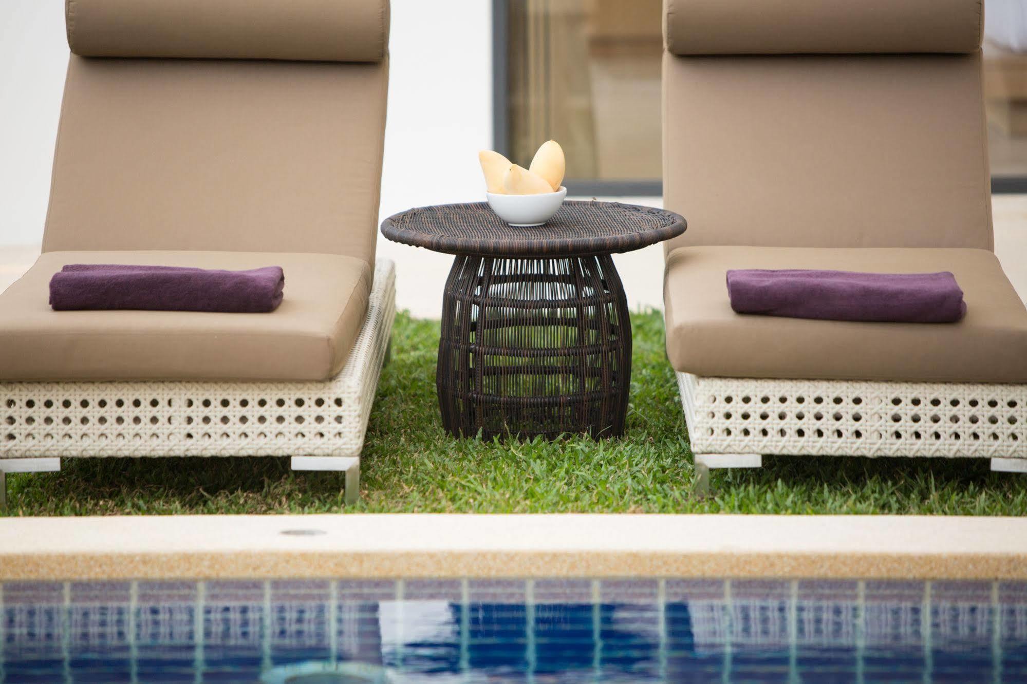 Luxury Pina Colada Mae Nam