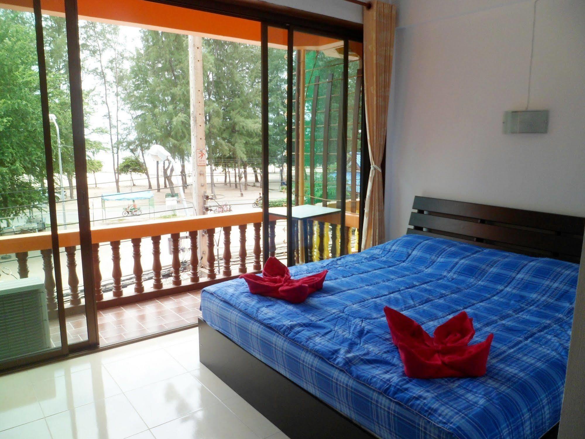 Onn At Cha Am Guest house