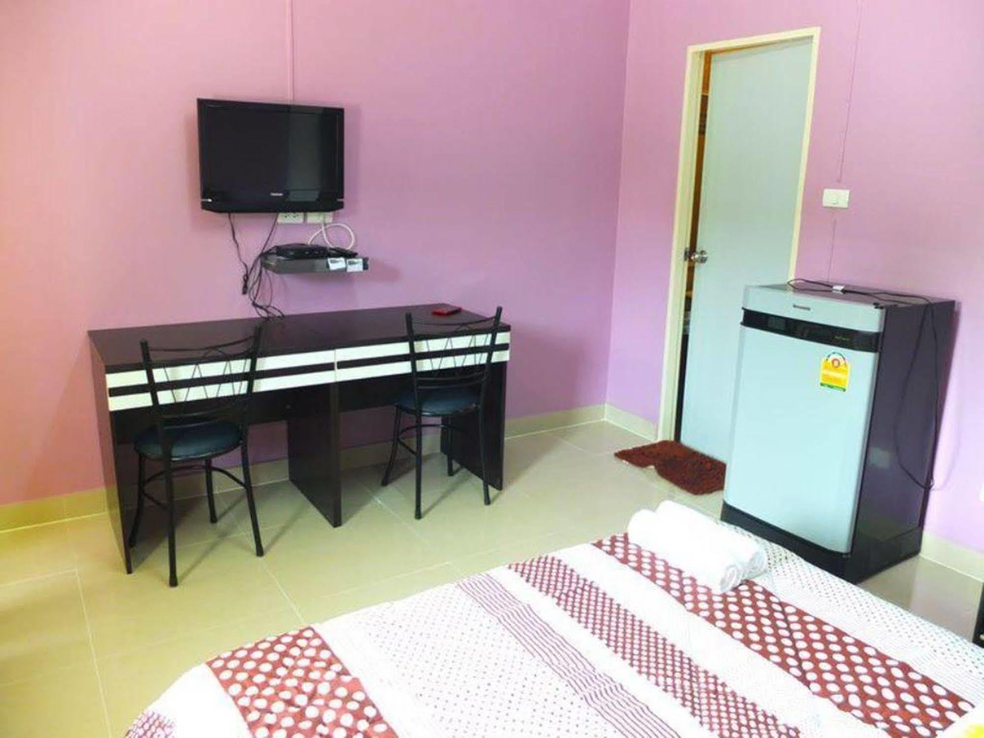 Wongsaisiri Townhome Hotel 2*