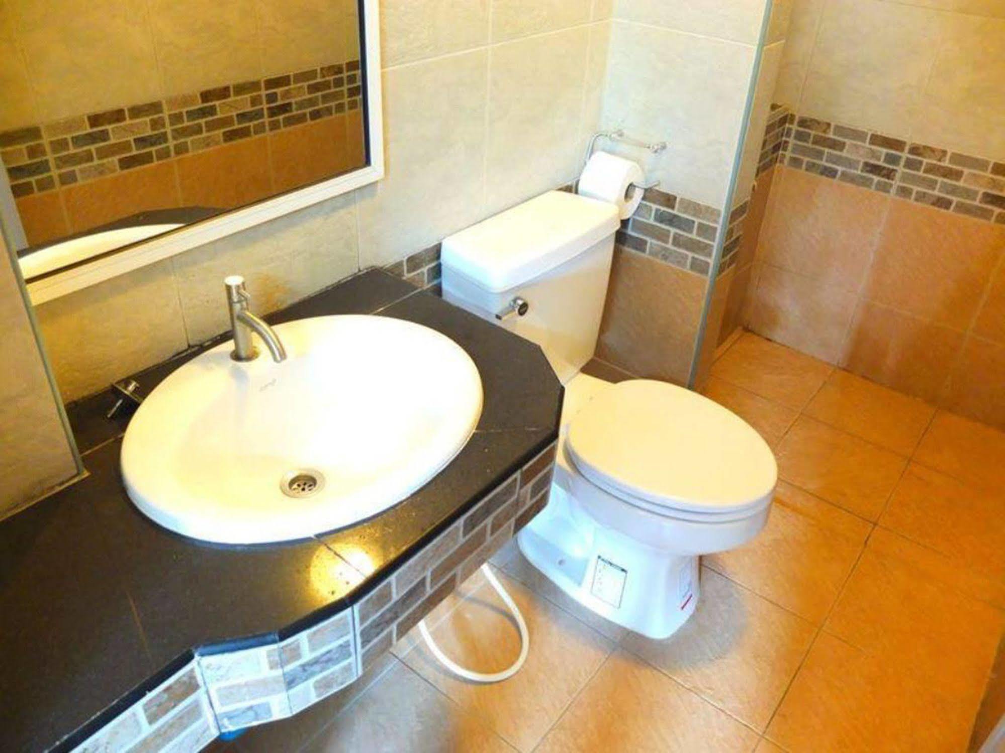 Wongsaisiri Townhome Hotel 2*