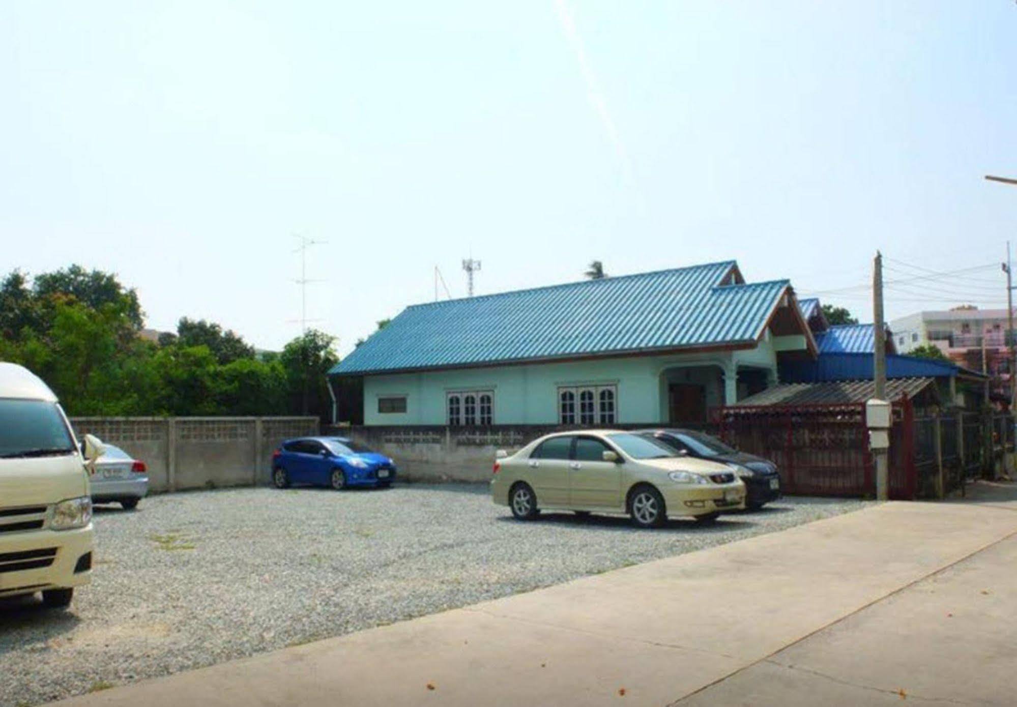 Wongsaisiri Townhome Hotel 2*