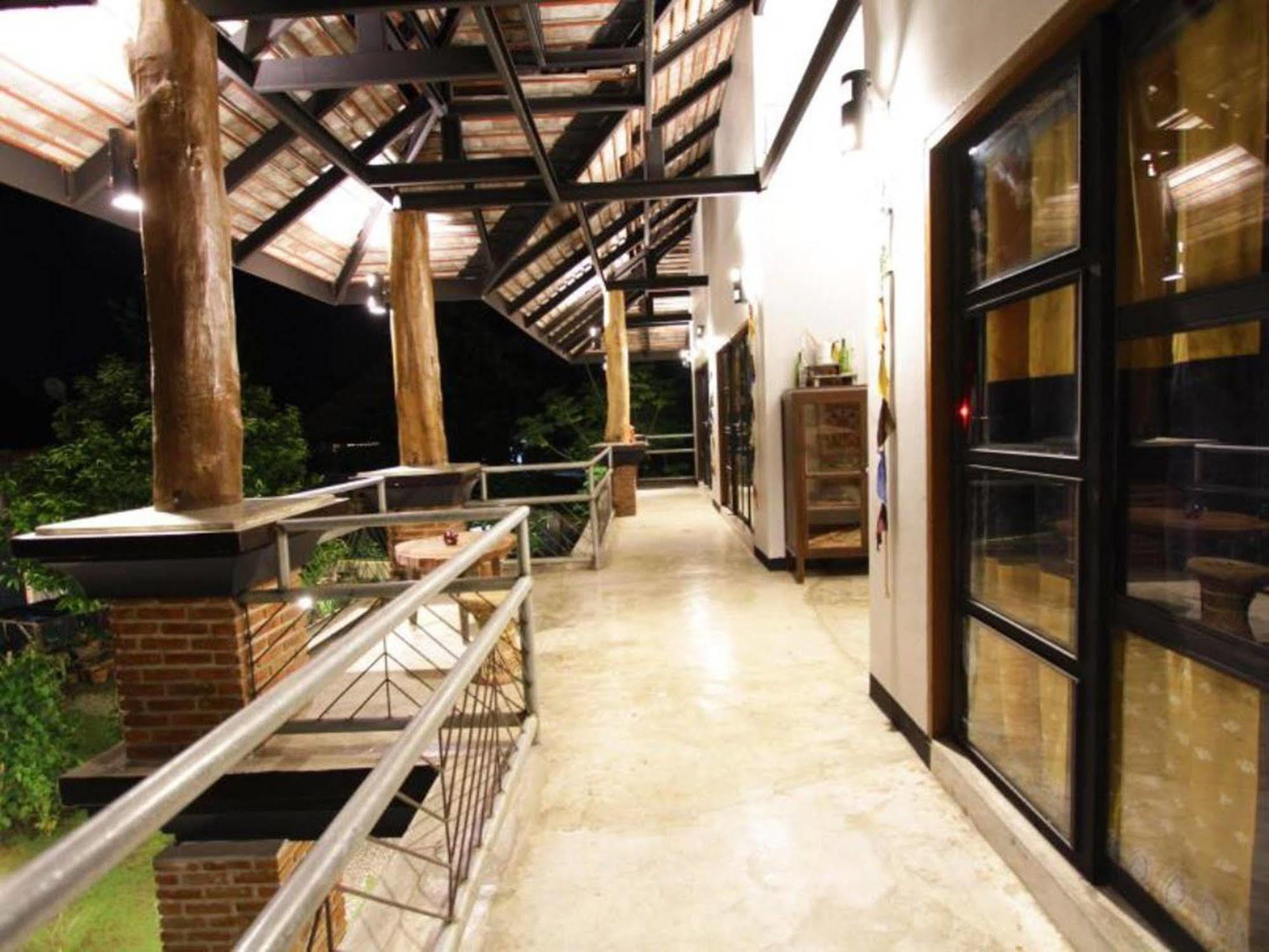 Guest house Above The Sea Maesariang 3*