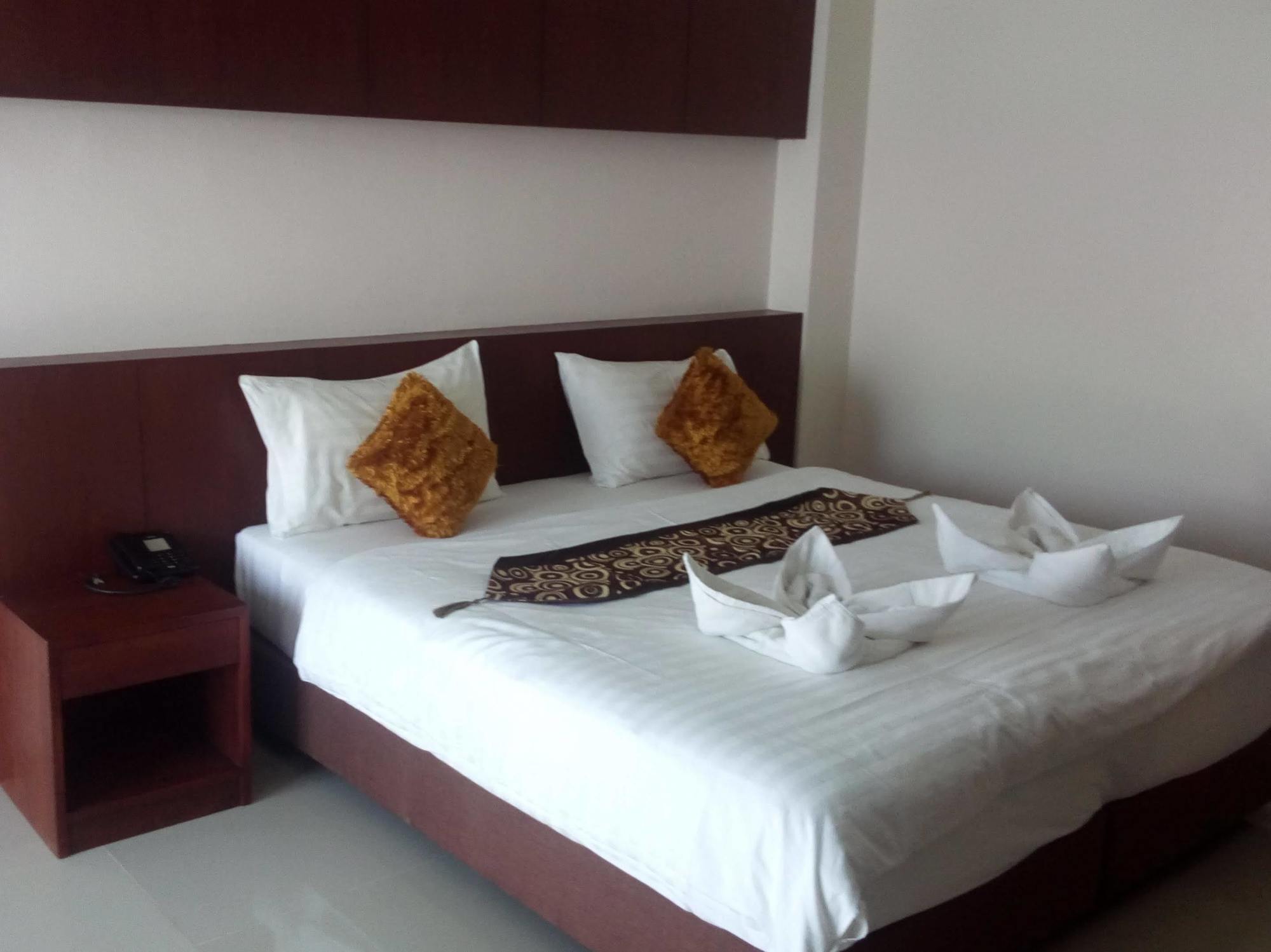 7 Sky Residency 3* Patong