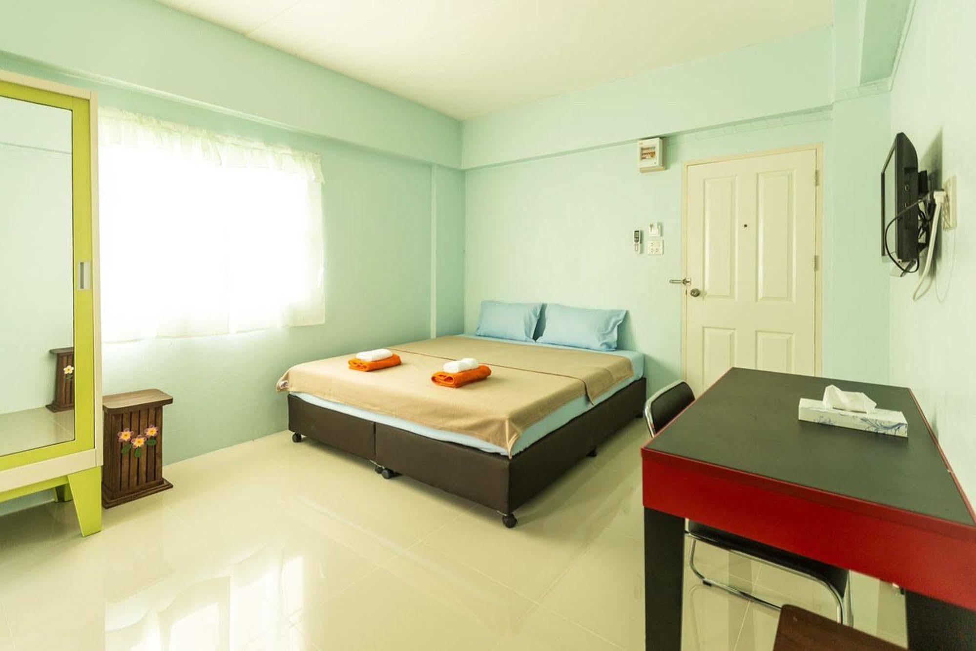 Hotel V At 2*
