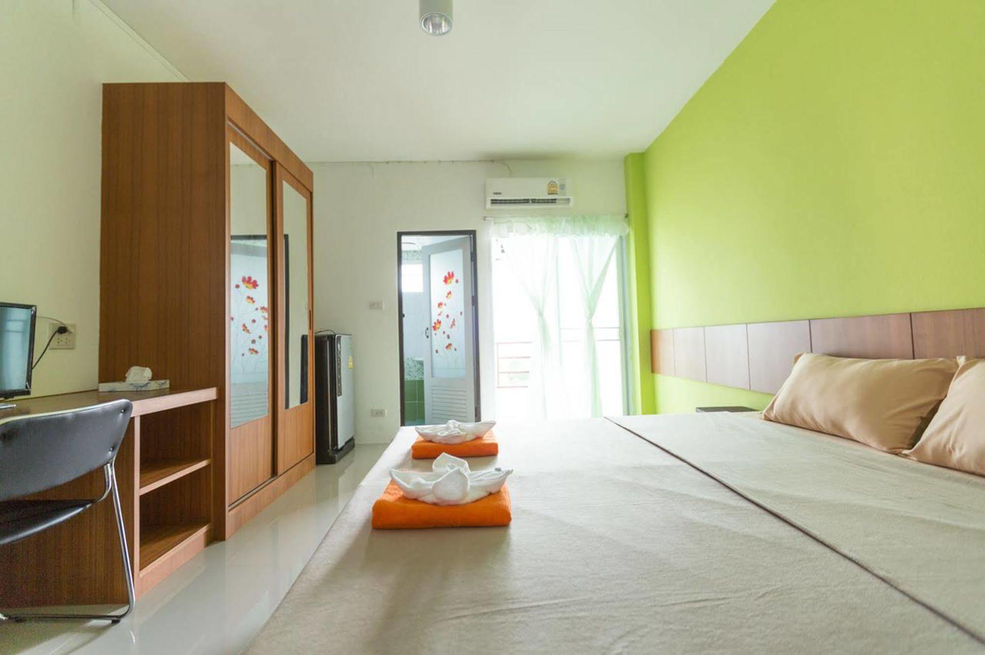 Hotel V At 2*
