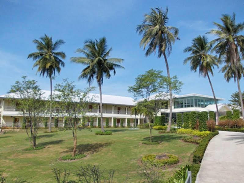 Resort Suwan Driving Range And Si Racha