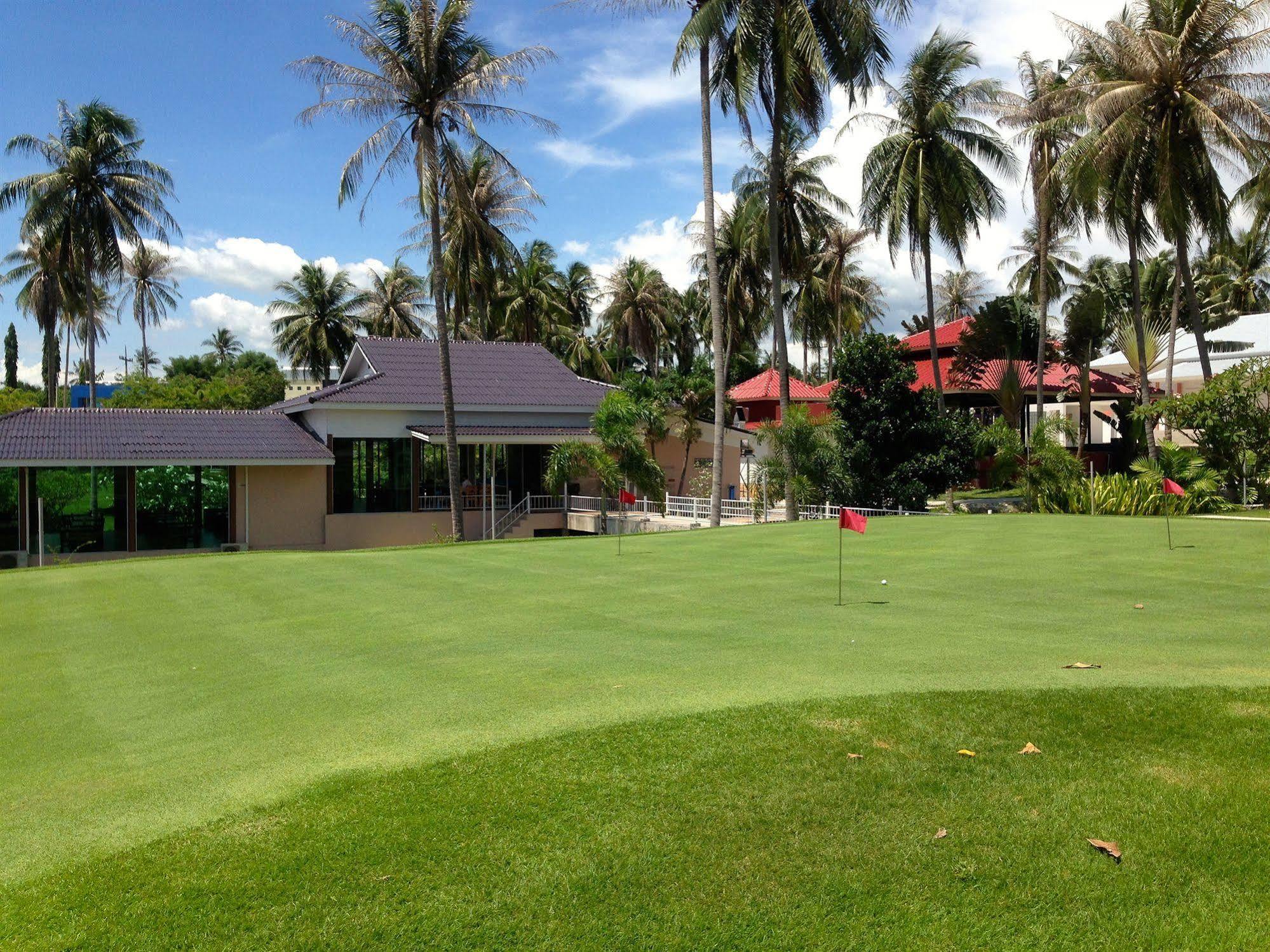 Resort Suwan Driving Range And
