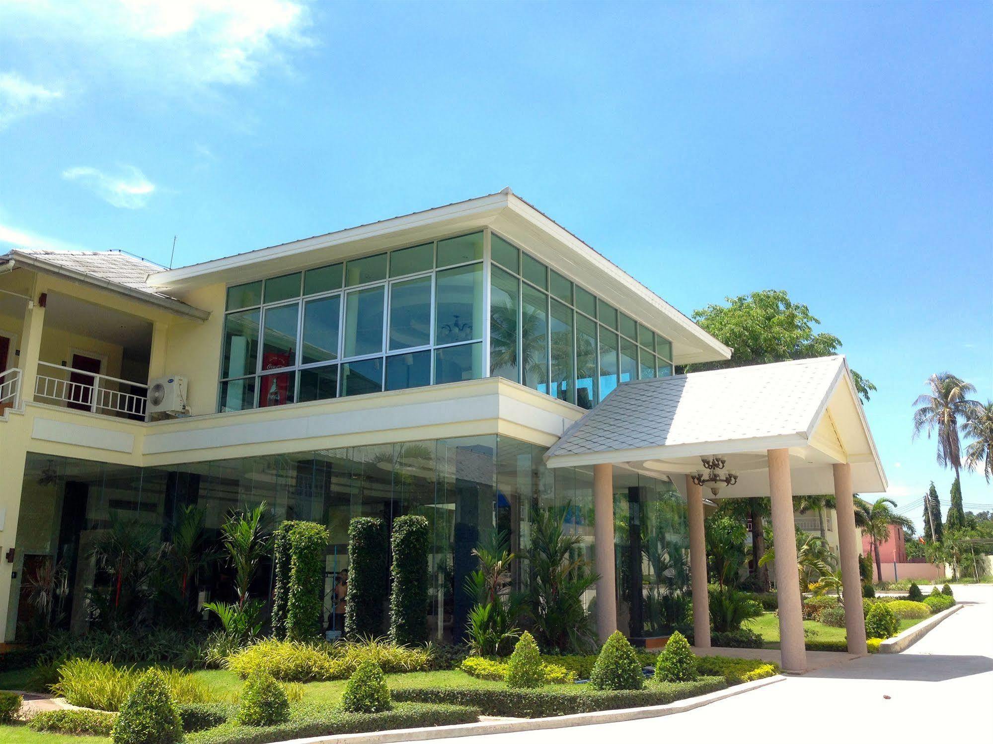 Resort Suwan Driving Range And 3*