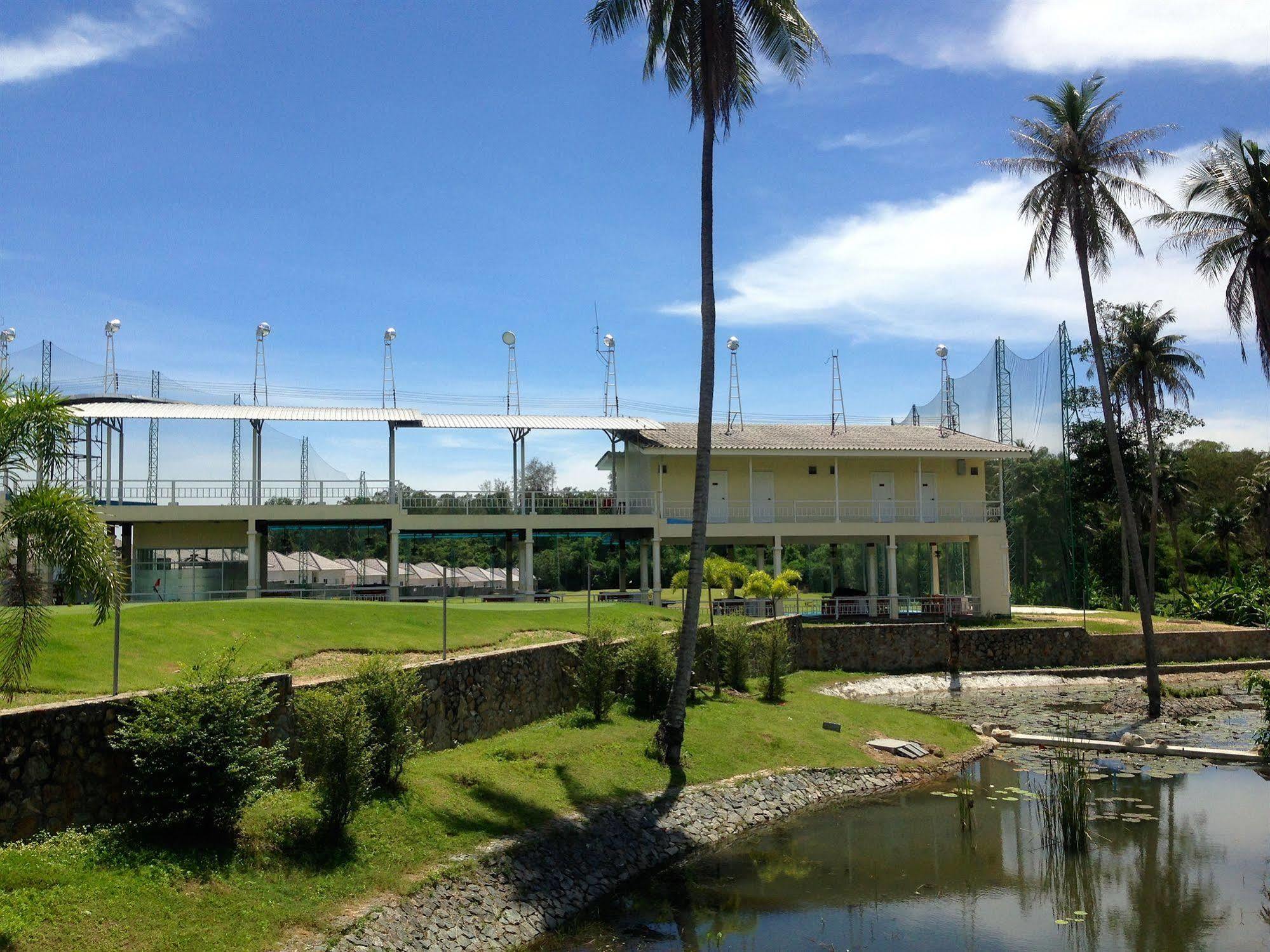 Suwan Driving Range And Si Racha