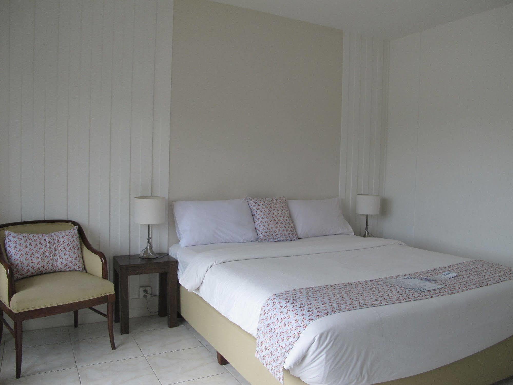 Baan By The Sea Apartment *