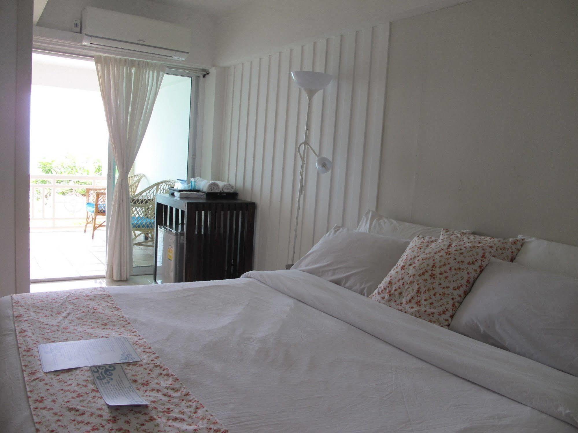 Apartment Baan By The Sea Sattahip