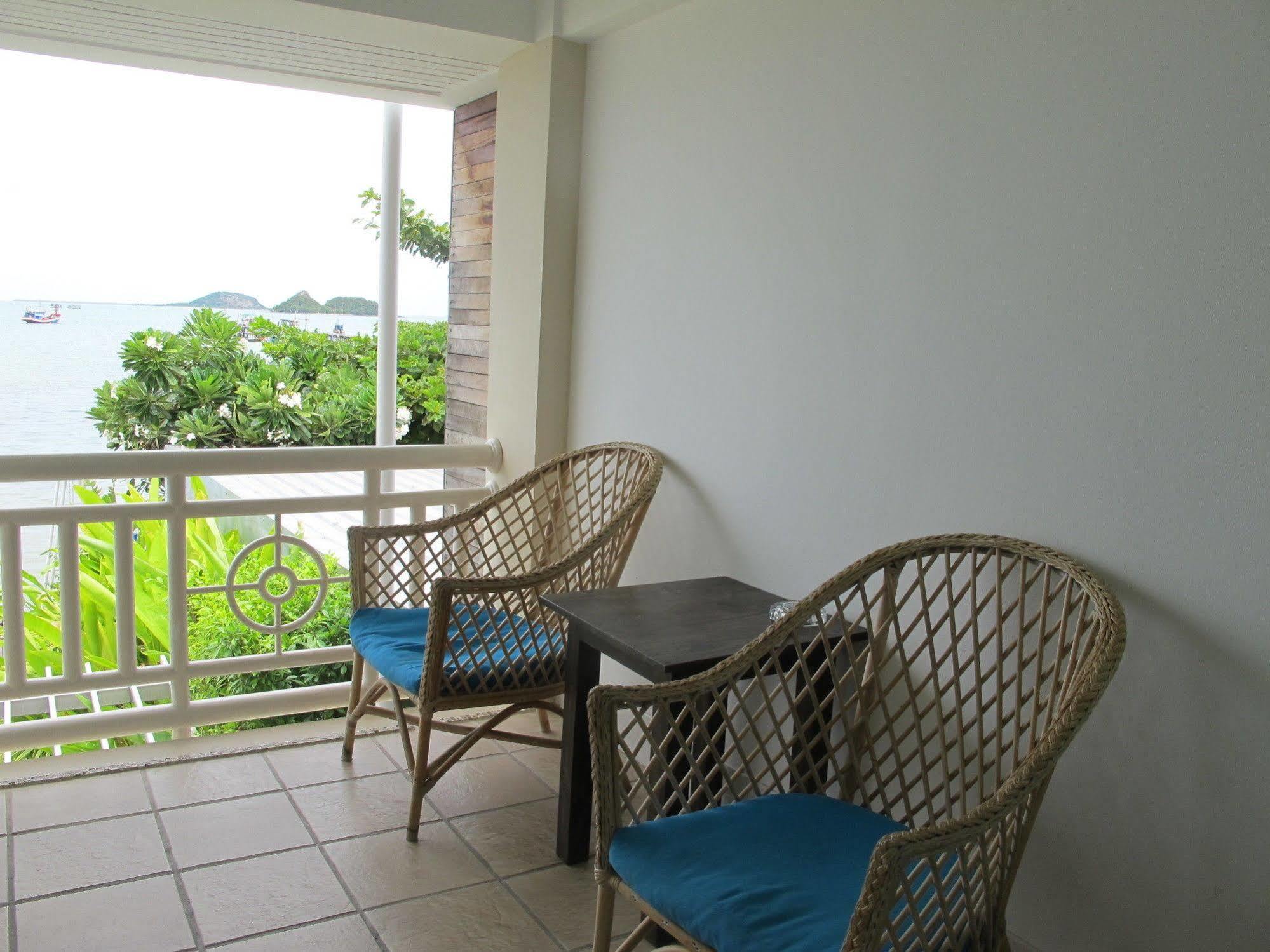 Apartment Baan By The Sea