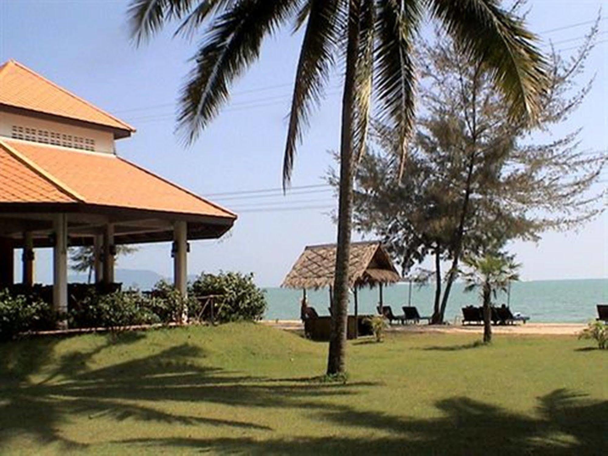 Coral Bangsaphan Resort
