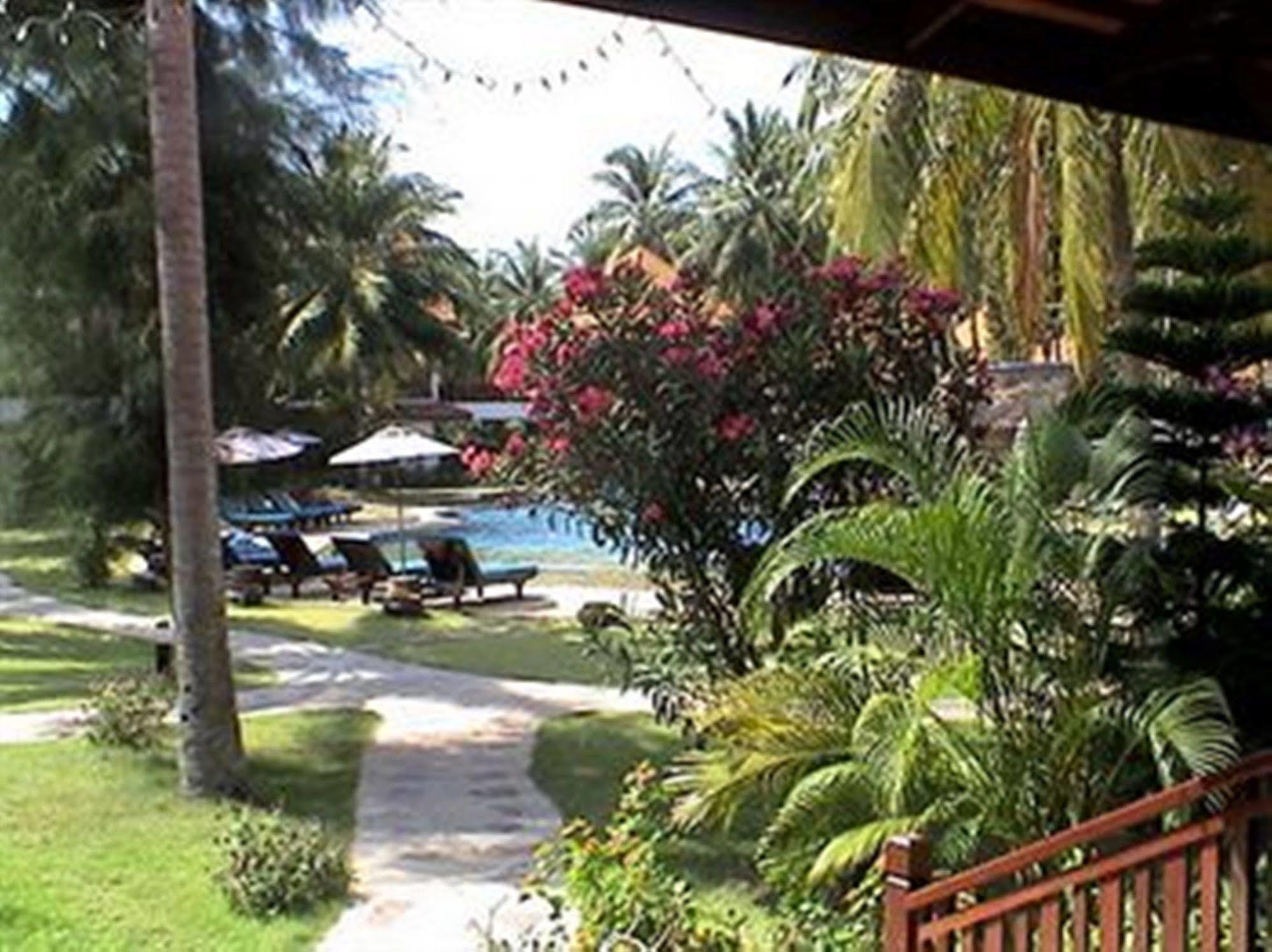 Coral Bangsaphan Resort